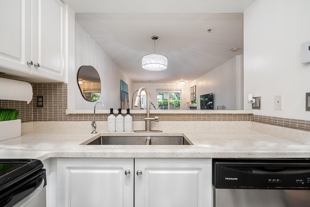 110 - 8110 120a Street, Surrey, V3W 3P3 — photo 4