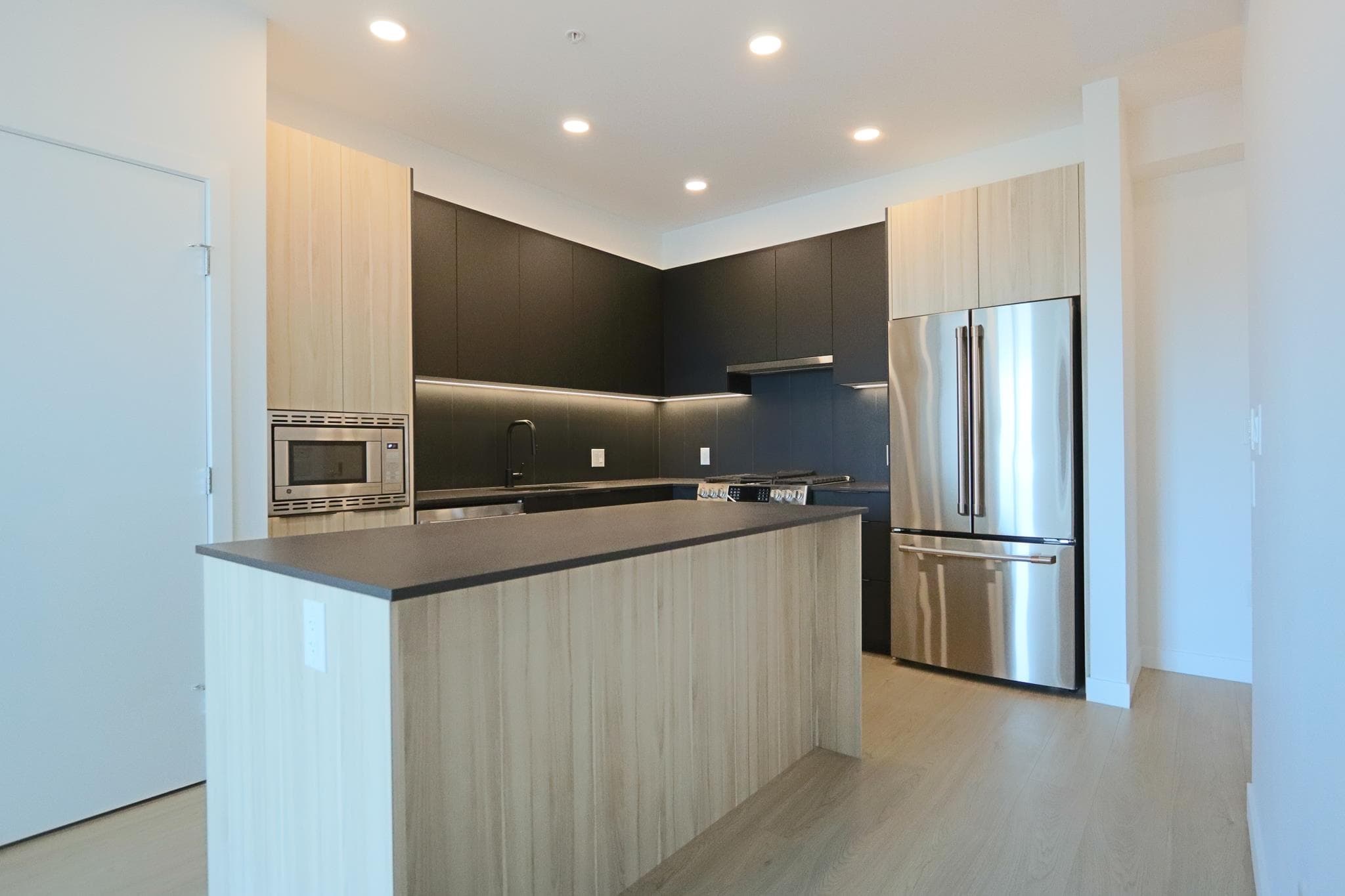 303 - 2450 Garden Drive, Vancouver, V5N 1W8 — photo 2