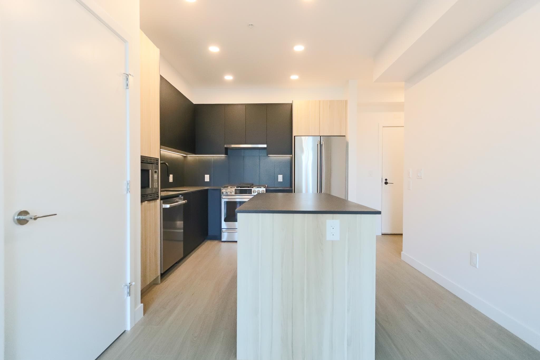 303 - 2450 Garden Drive, Vancouver, V5N 1W8 — photo 3