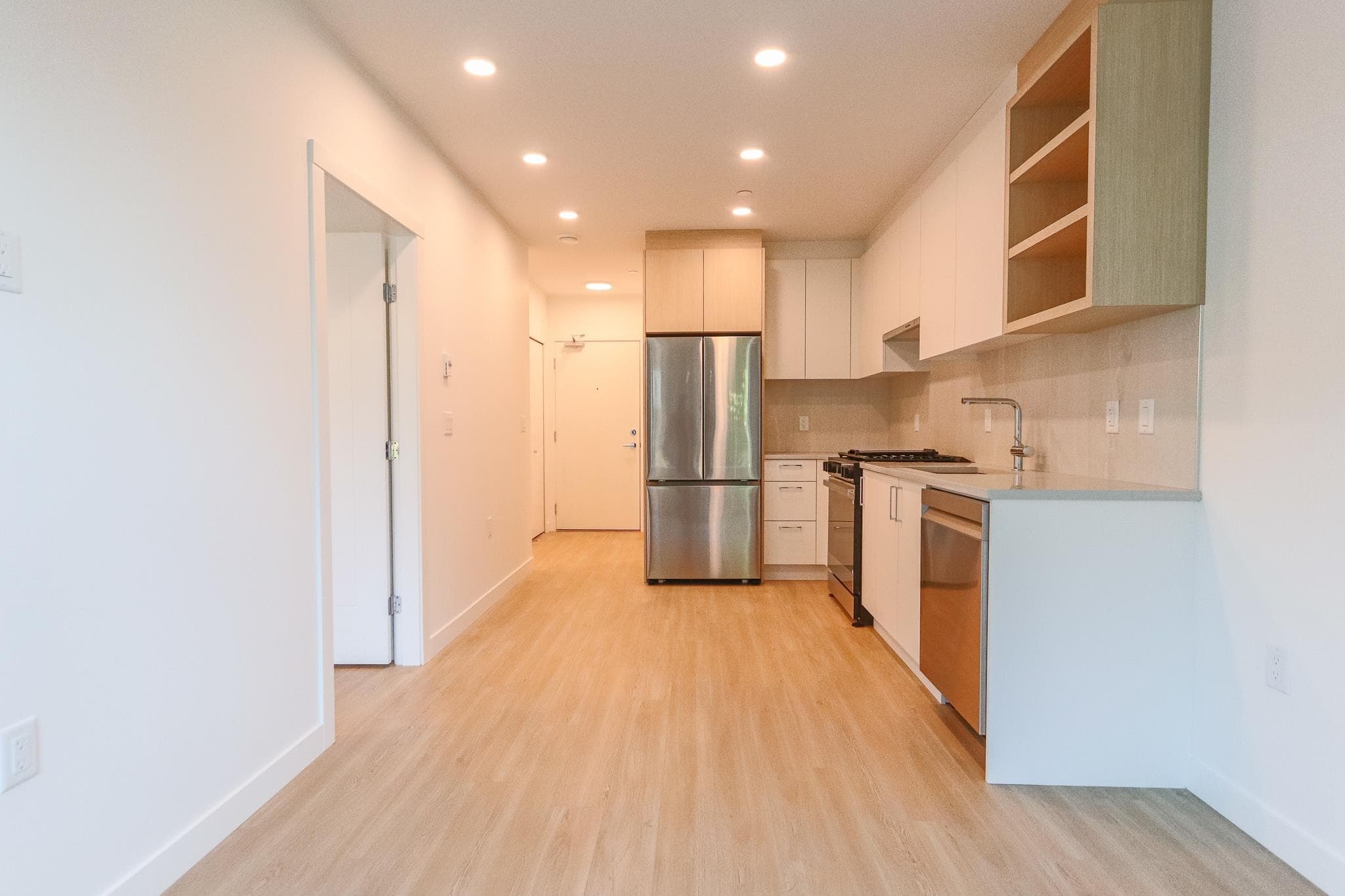102 - 723 Grover Avenue, Coquitlam, V3J 3M6 — photo 2