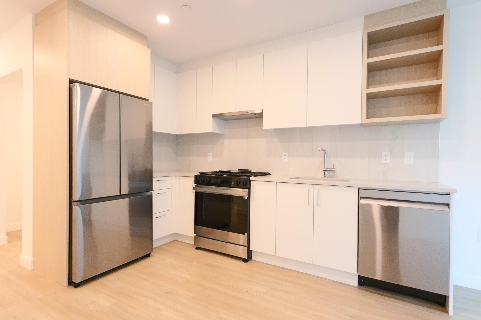 102 - 723 Grover Avenue, Coquitlam, V3J 3M6 — photo 5