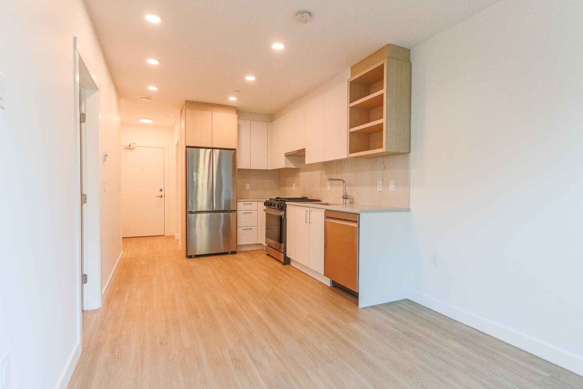 102 - 723 Grover Avenue, Coquitlam, V3J 3M6 — photo 4