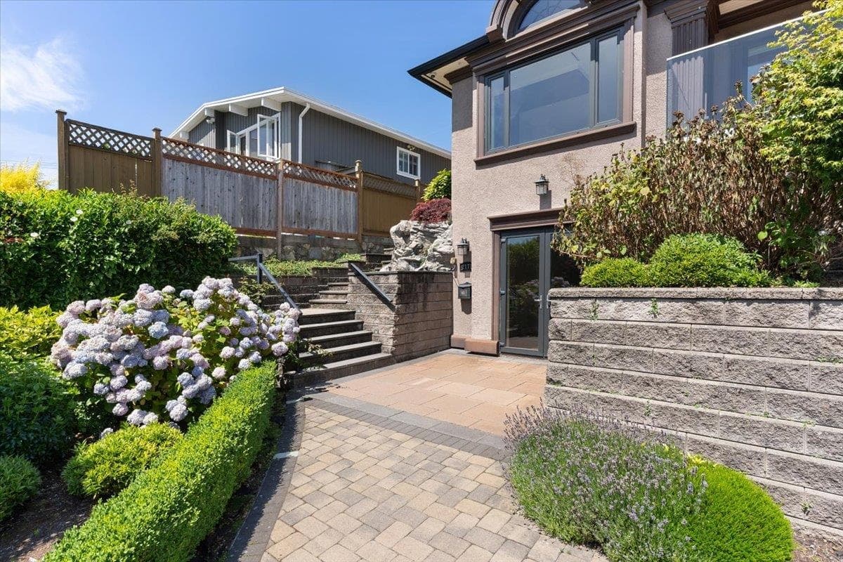 2171 Queens Avenue, West Vancouver, V7V 2Y1 — photo 2