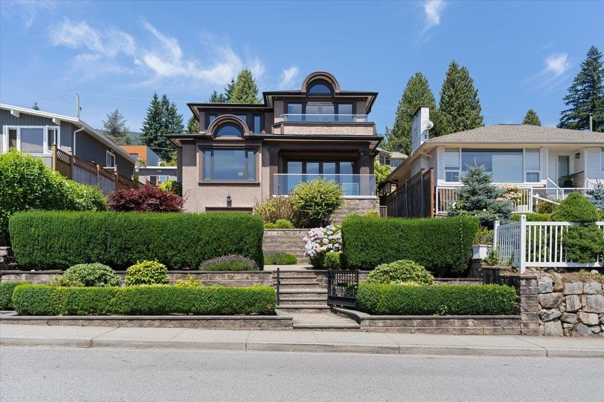 2171 Queens Avenue, West Vancouver, V7V 2Y1 — photo 1