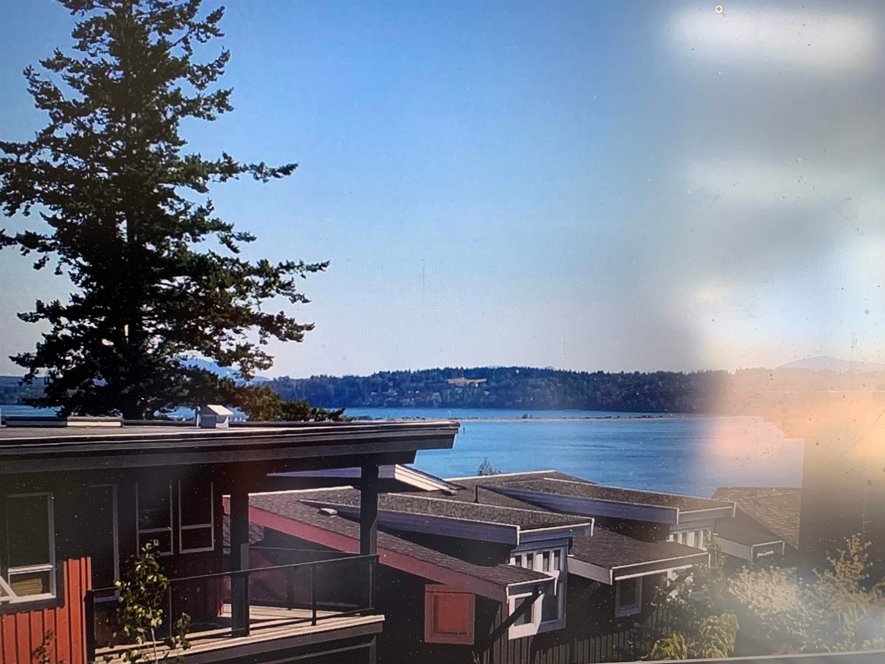 15576 Buena Vista Avenue, White Rock, V4B 1Z2 — photo 2