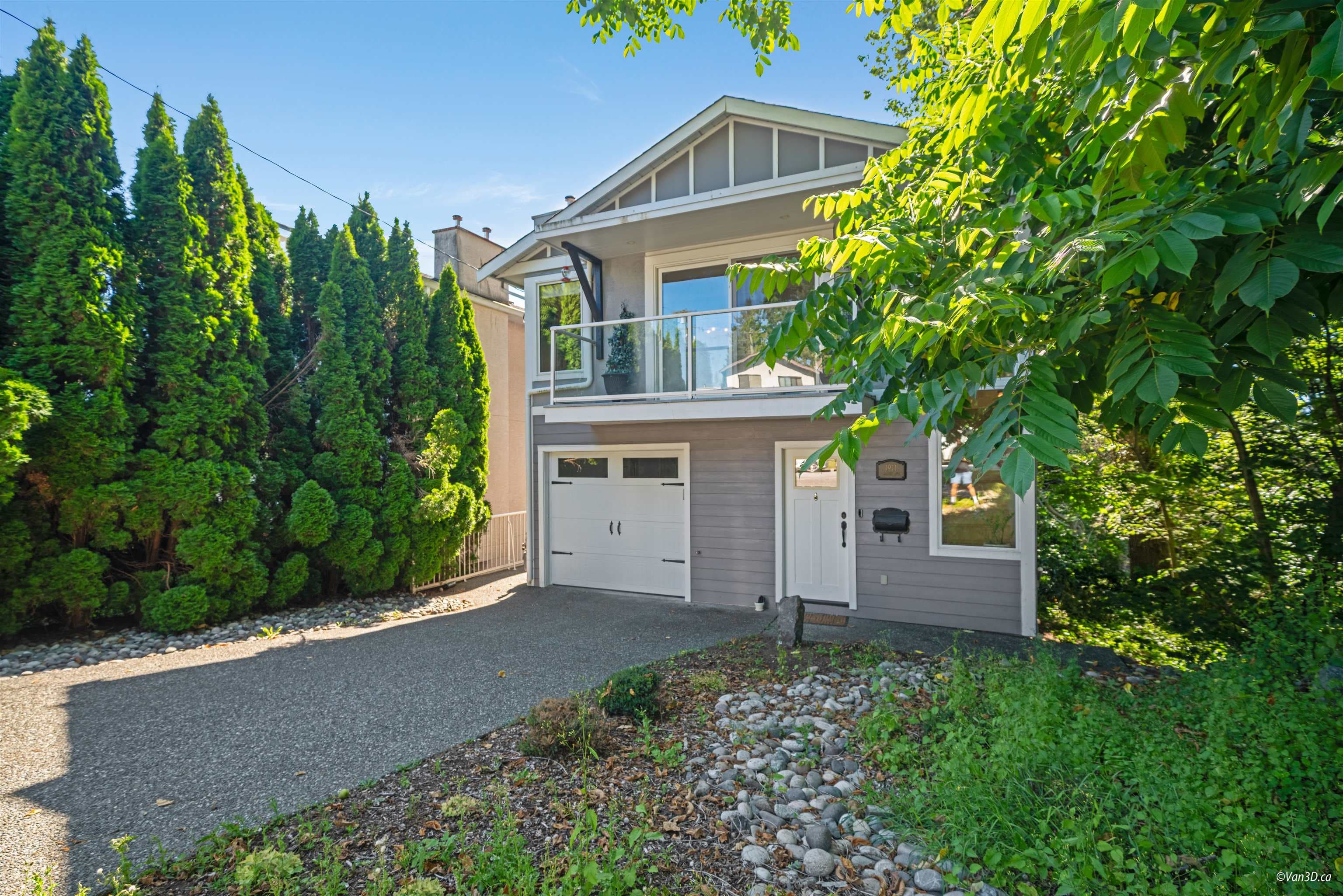 1911 Mahon Avenue, North Vancouver, V7M 2T4 — photo 3