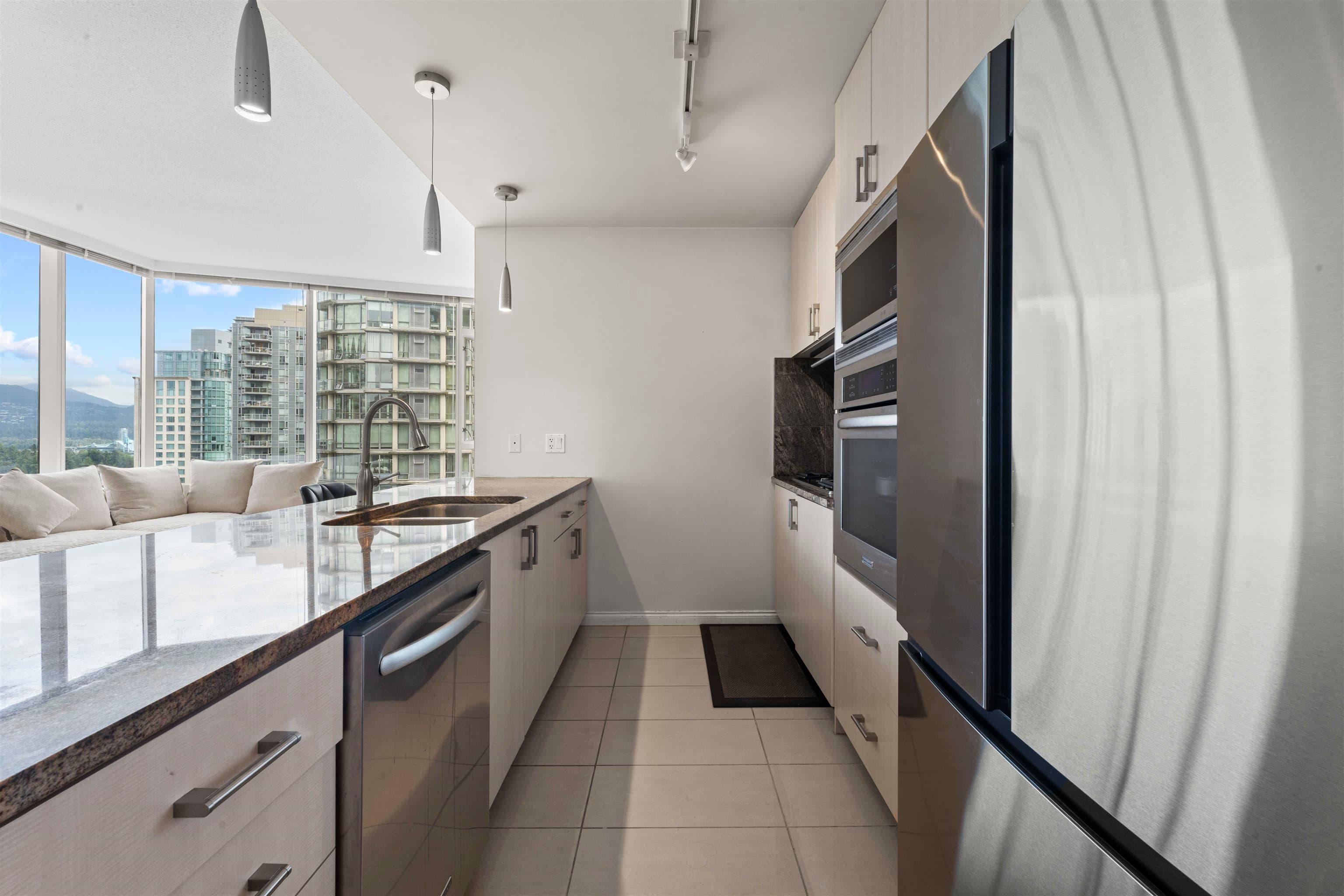1705 - 1211 Melville Street, Vancouver, V6E 0A7 — photo 5