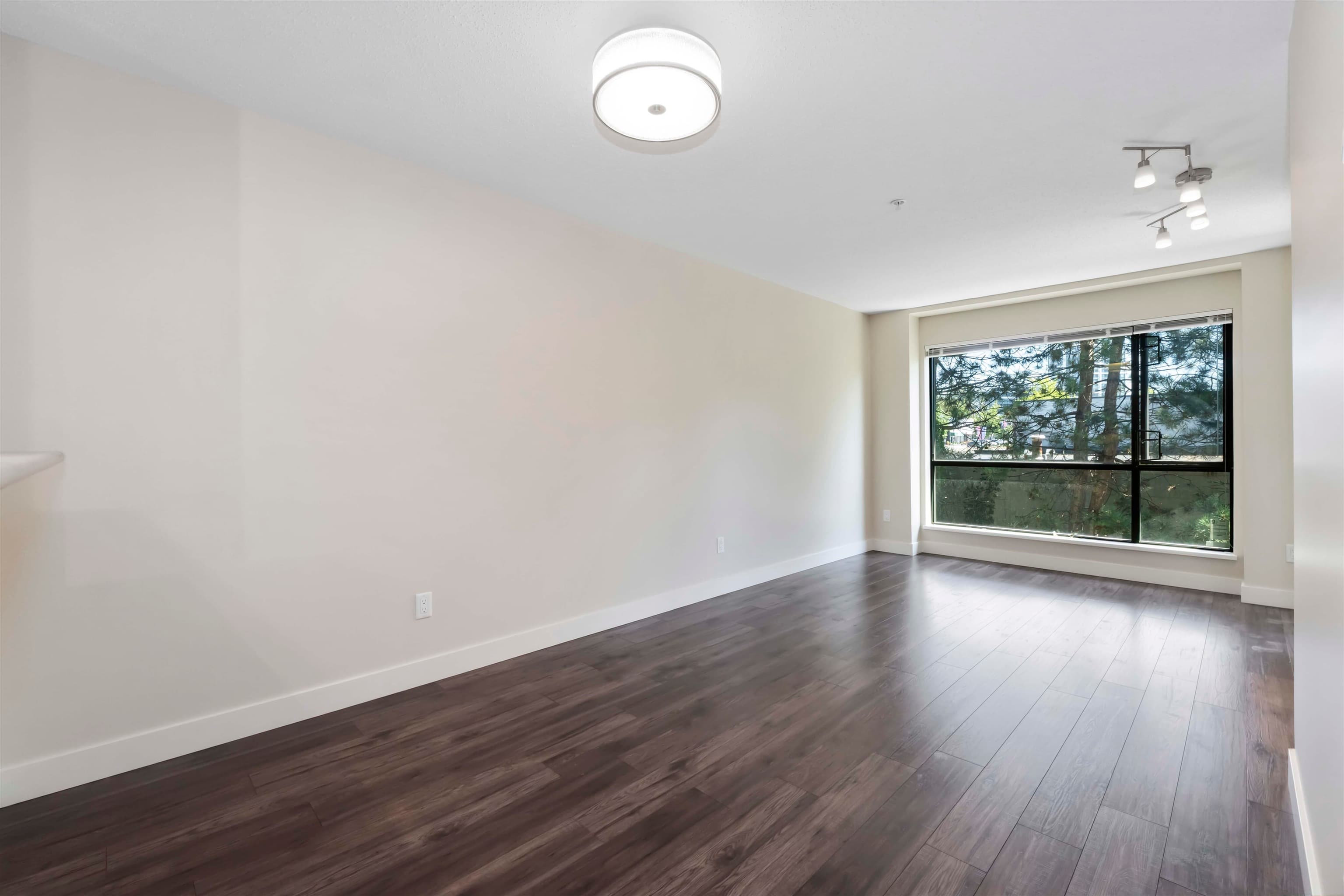 338 - 10838 City Parkway, Surrey, V3T 5X9 — photo 5