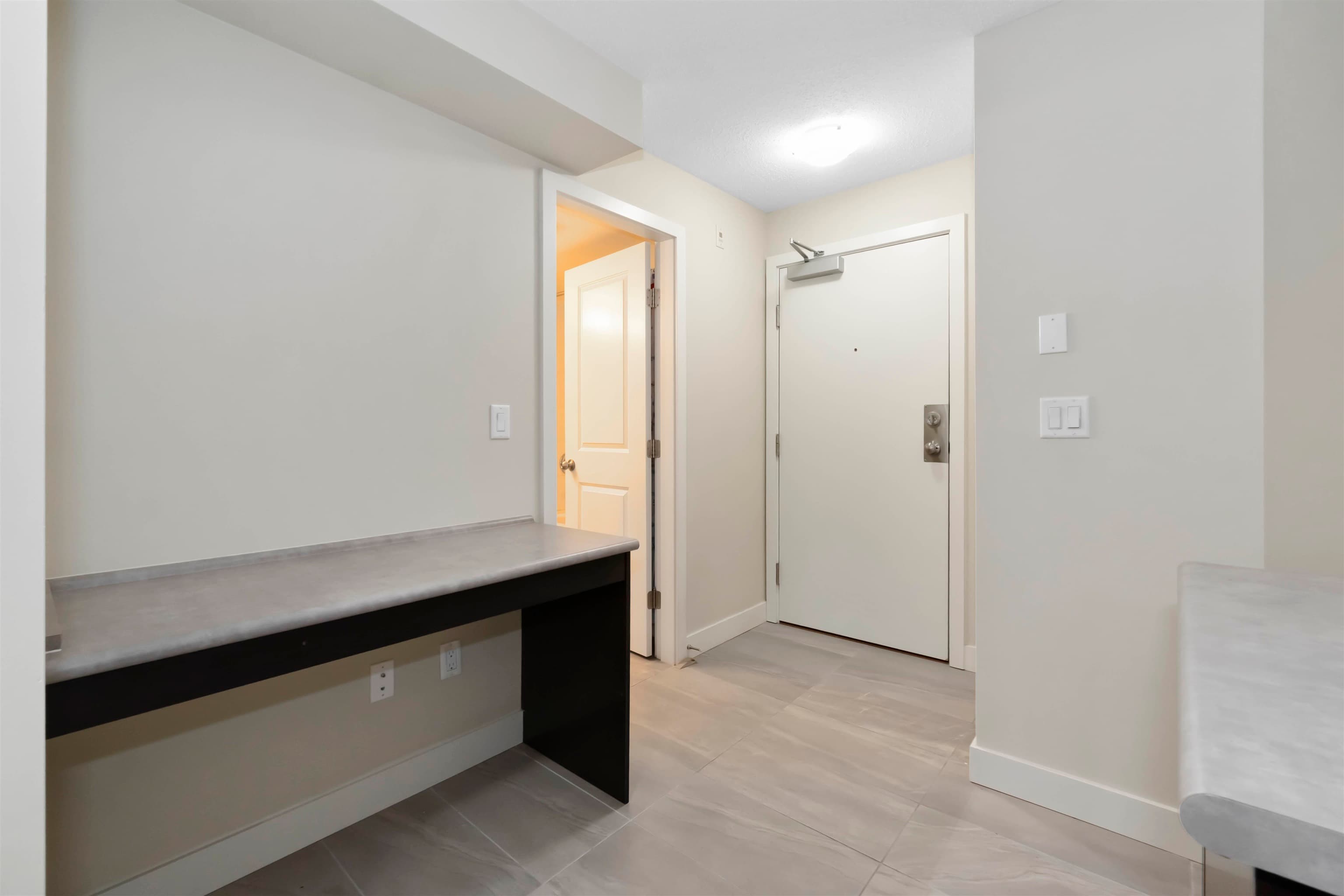 338 - 10838 City Parkway, Surrey, V3T 5X9 — photo 4