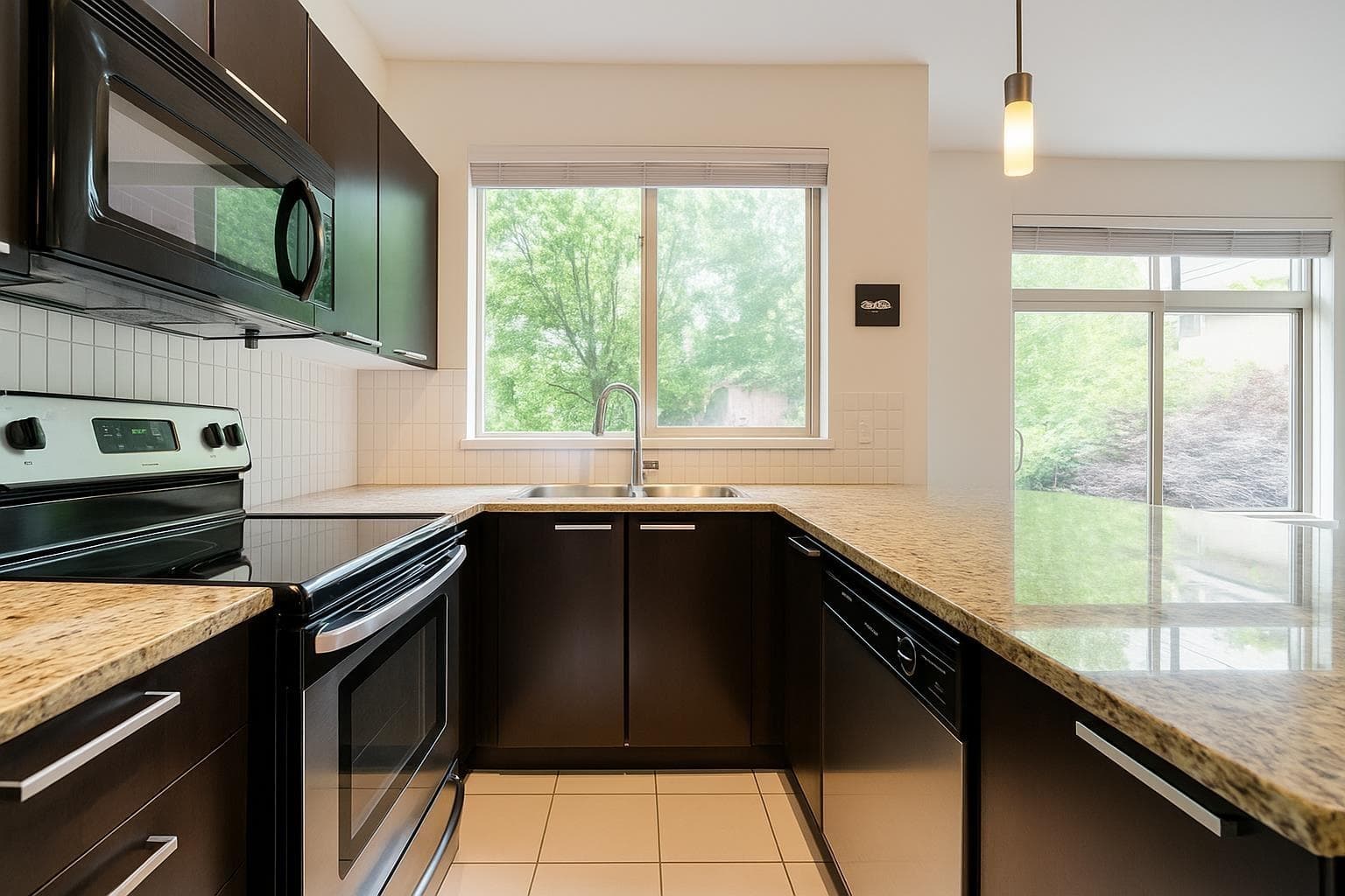 205 - 10455 University Drive, Surrey, V3T 0A5 — photo 3