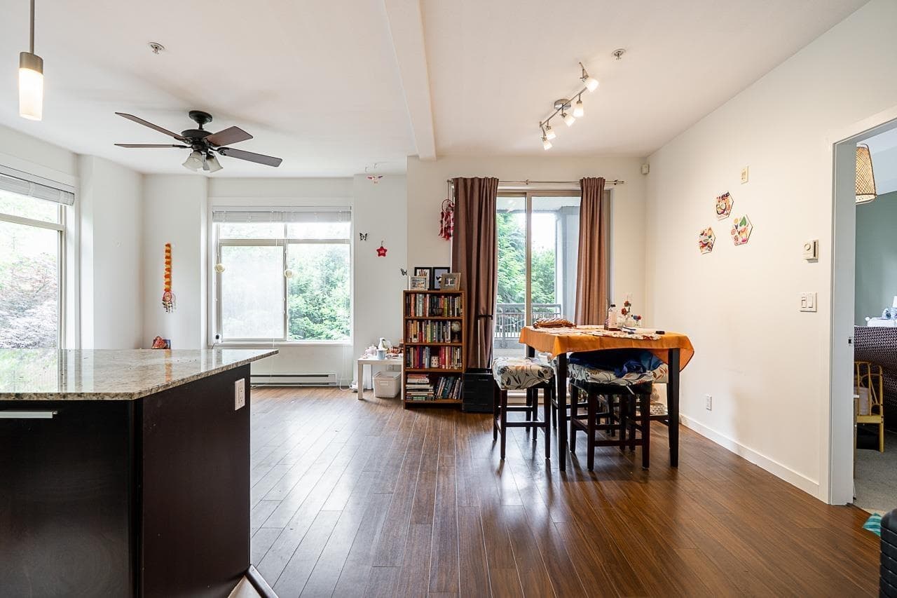 205 - 10455 University Drive, Surrey, V3T 0A5 — photo 4