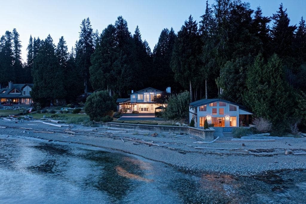 3177 Beach Avenue, Roberts Creek