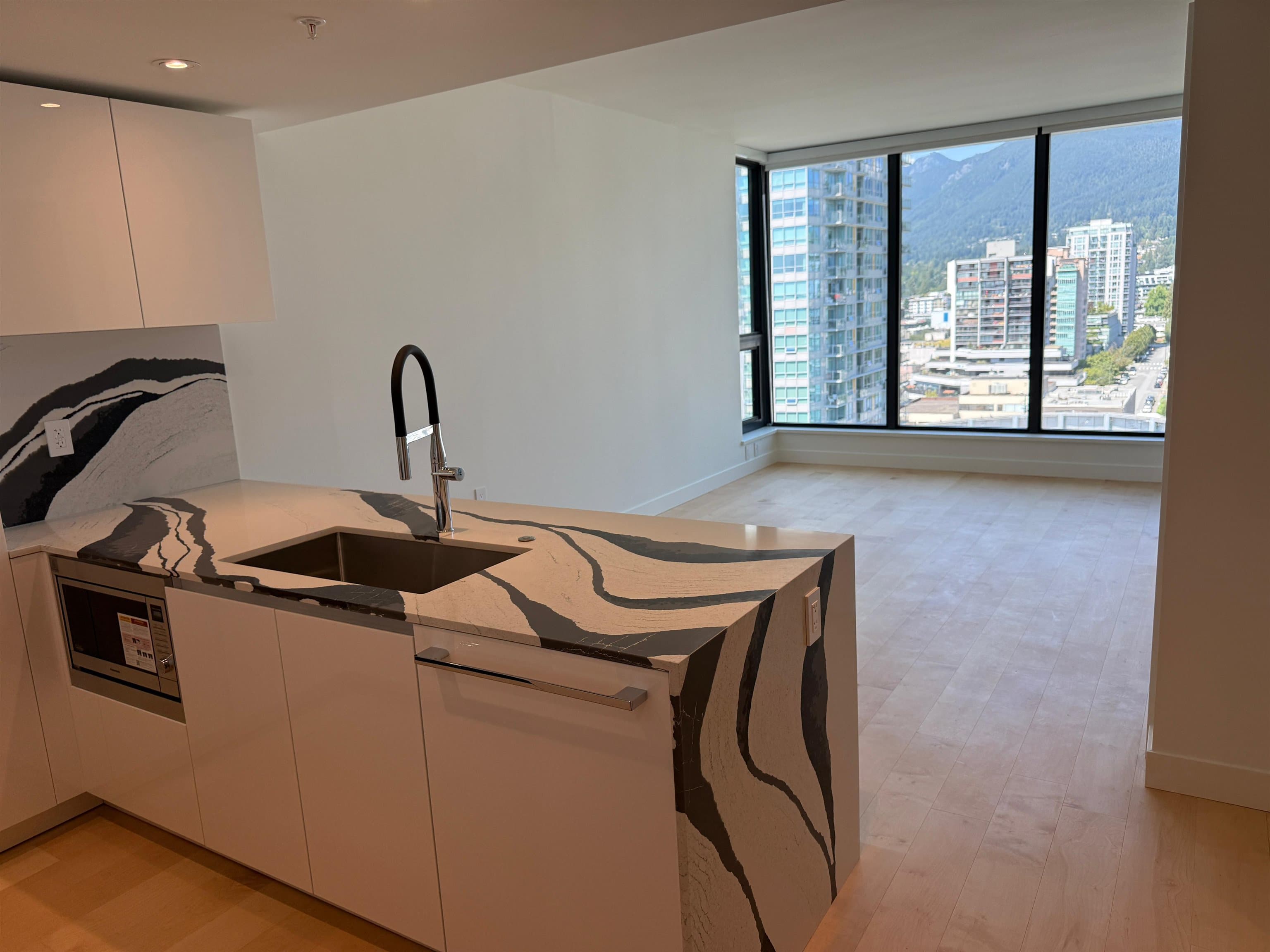 1207 - 135 E 13th Street, North Vancouver, V7L 2L3 — photo 2