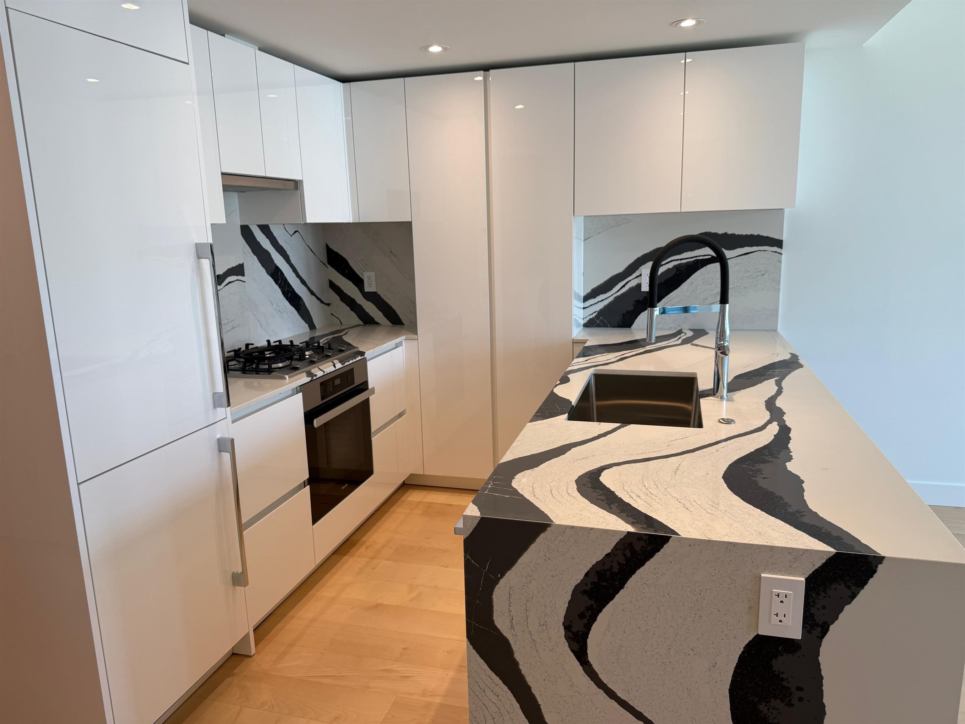 1207 - 135 E 13th Street, North Vancouver, V7L 2L3 — photo 3