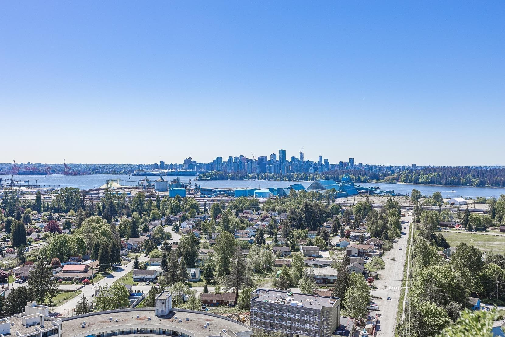 2201 - 1632 Lions Gate Lane, North Vancouver, V7P 0E2 — photo 4