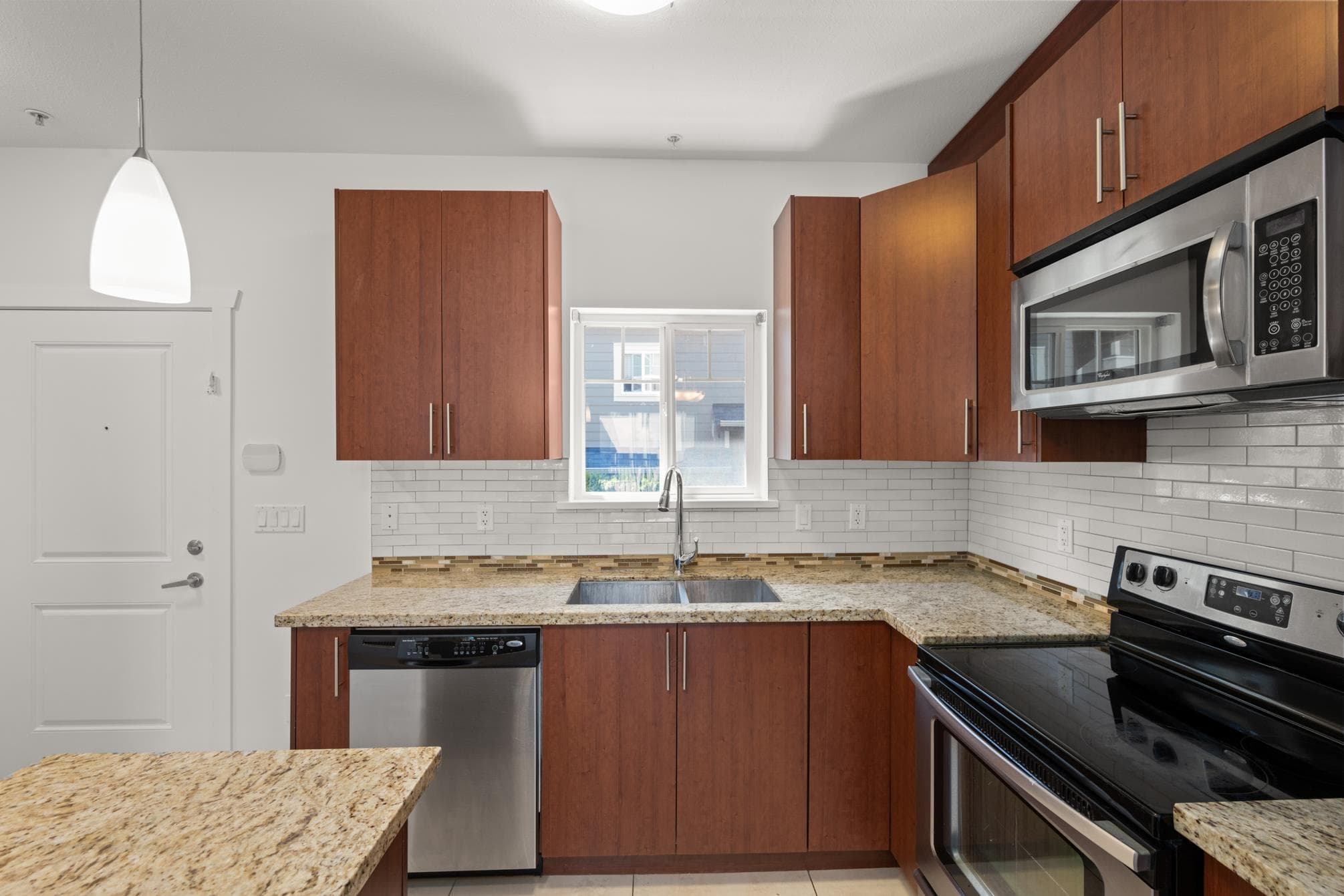 228 - 368 Ellesmere Avenue, Burnaby, V5B 3S9 — photo 5