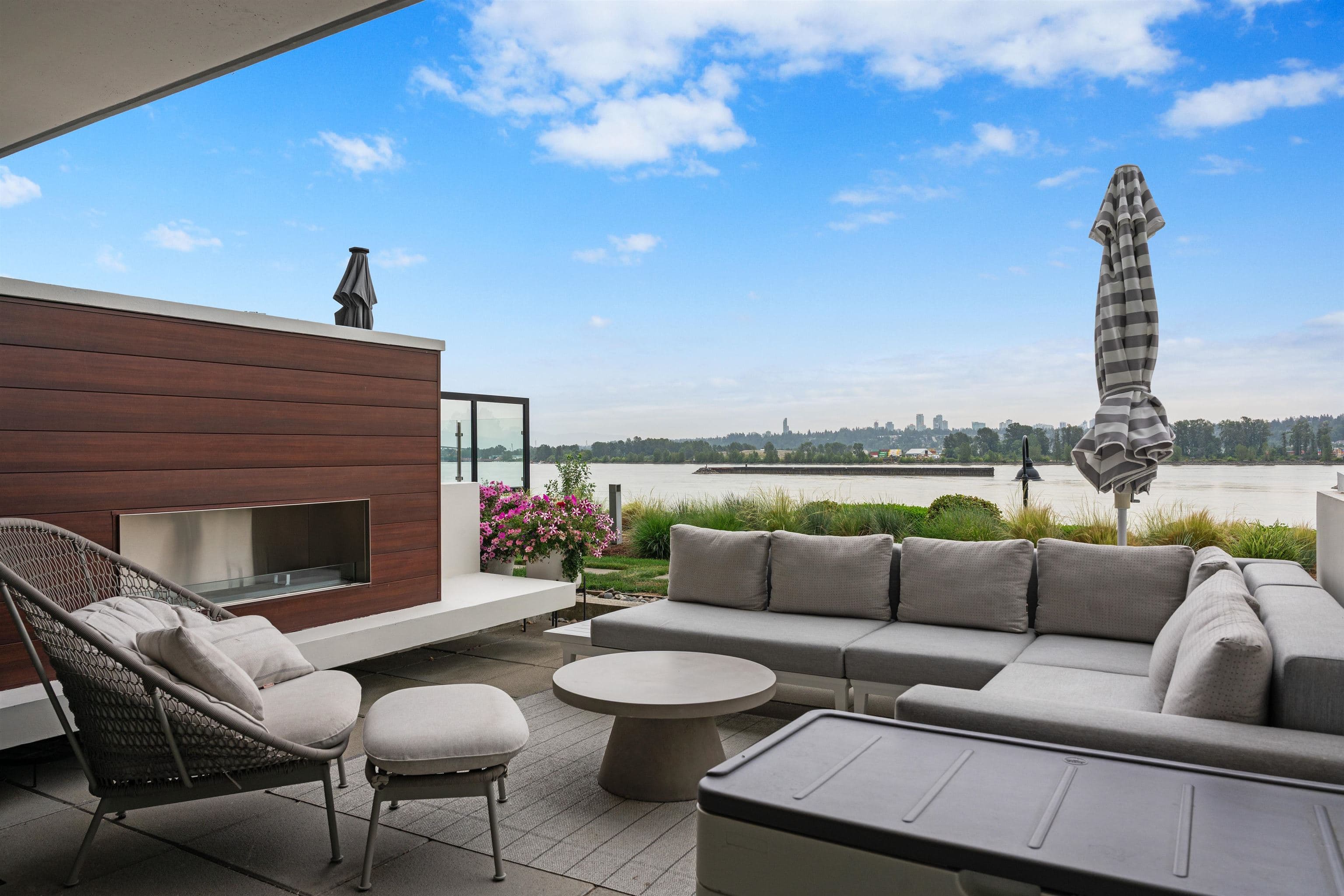 TH210 - 210 Salter Street, New Westminster, V3M 0J9 — photo 1