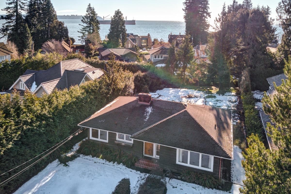 4386 Erwin Drive, West Vancouver, V7V 1H6 — photo 2