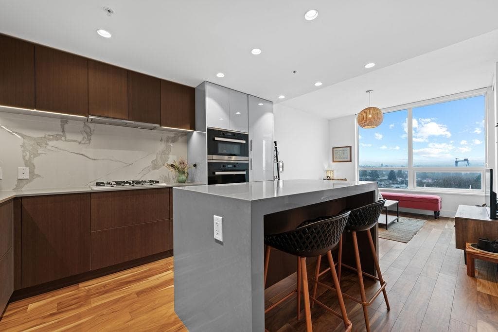 802 - 1632 Lions Gate Lane, North Vancouver, V7P 0E2 — photo 2