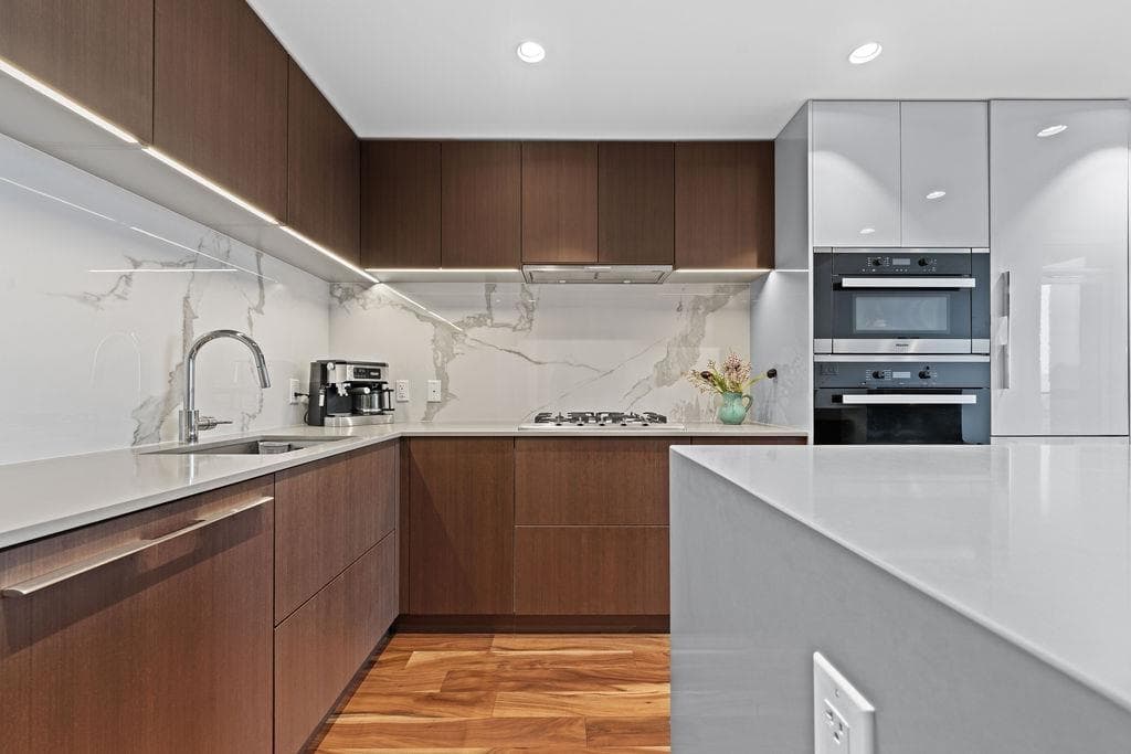 802 - 1632 Lions Gate Lane, North Vancouver, V7P 0E2 — photo 5