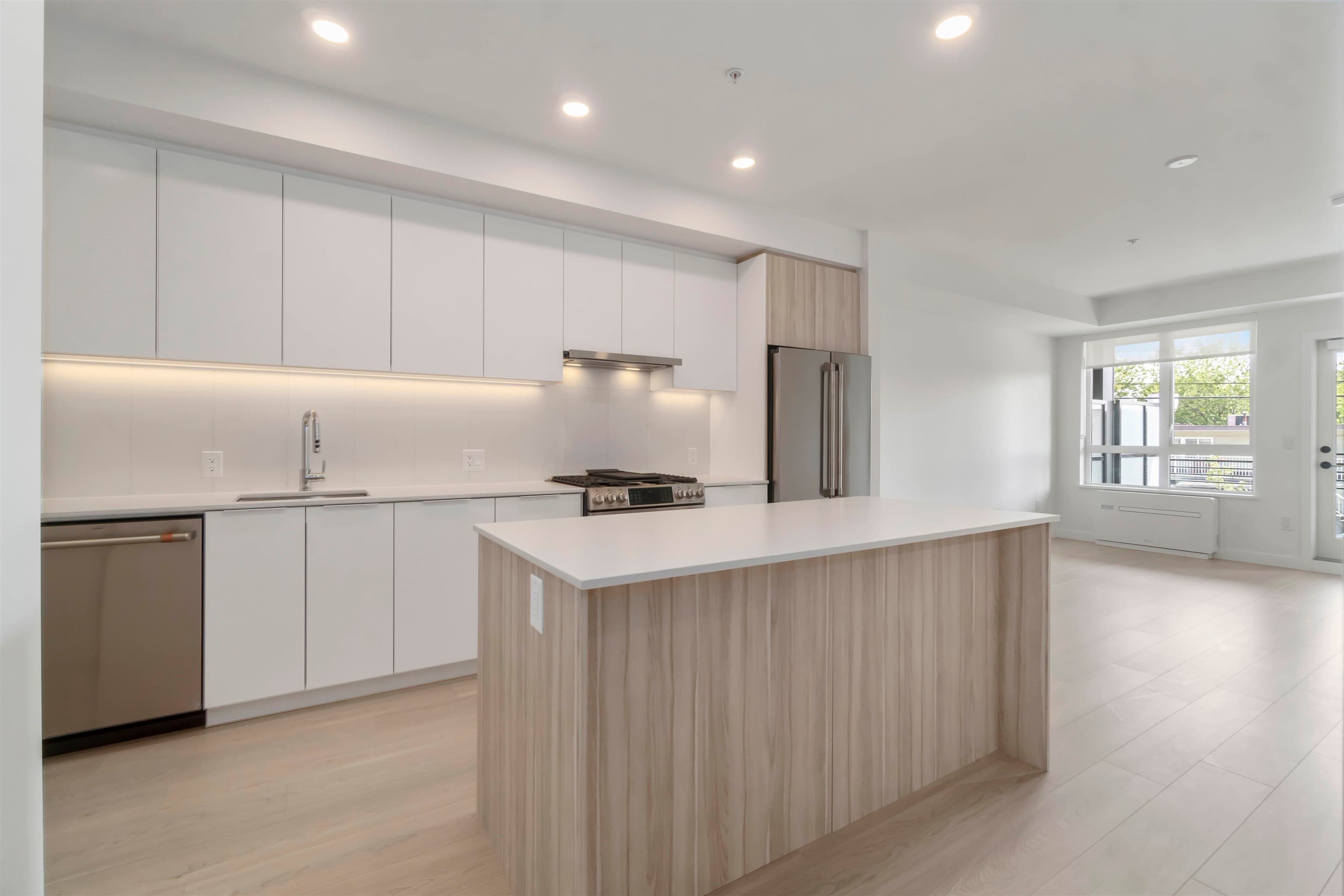 212 - 2450 Garden Drive, Vancouver, V5N 0K1 — photo 4