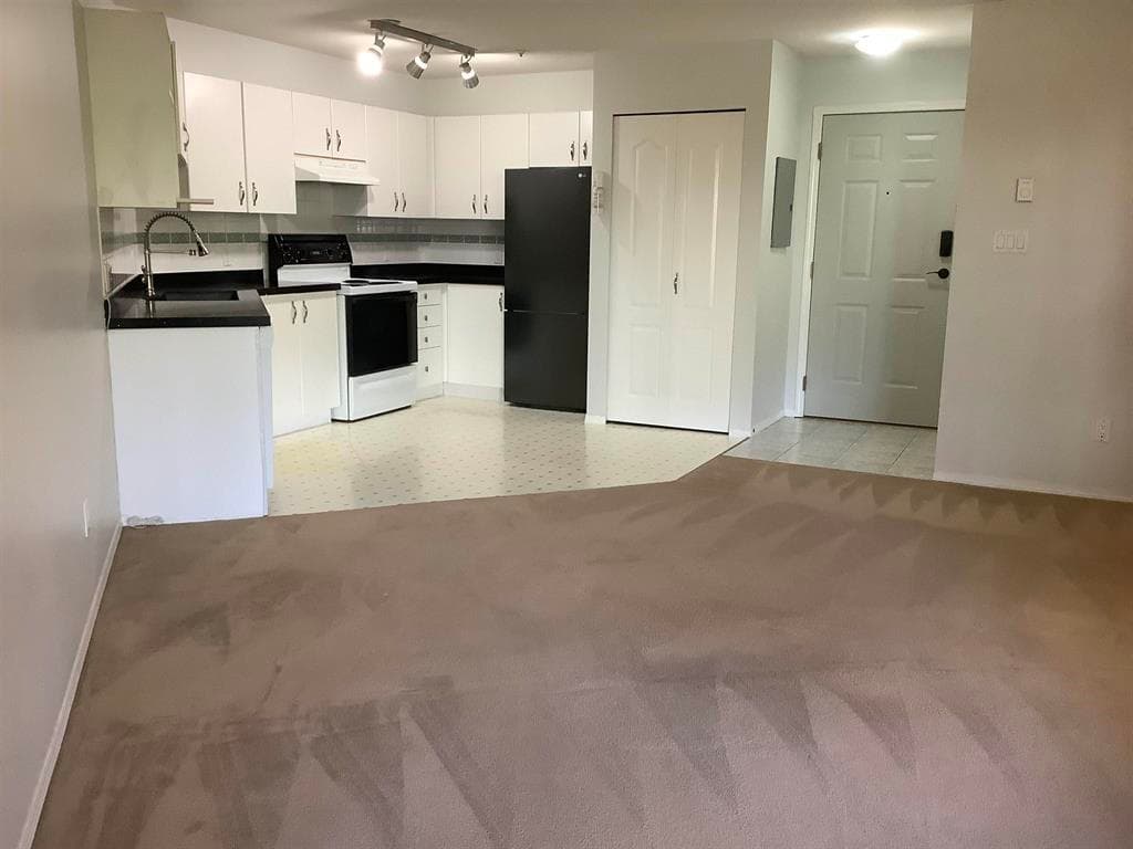 10128 132 Street, Surrey, V3T 3T5 — photo 1