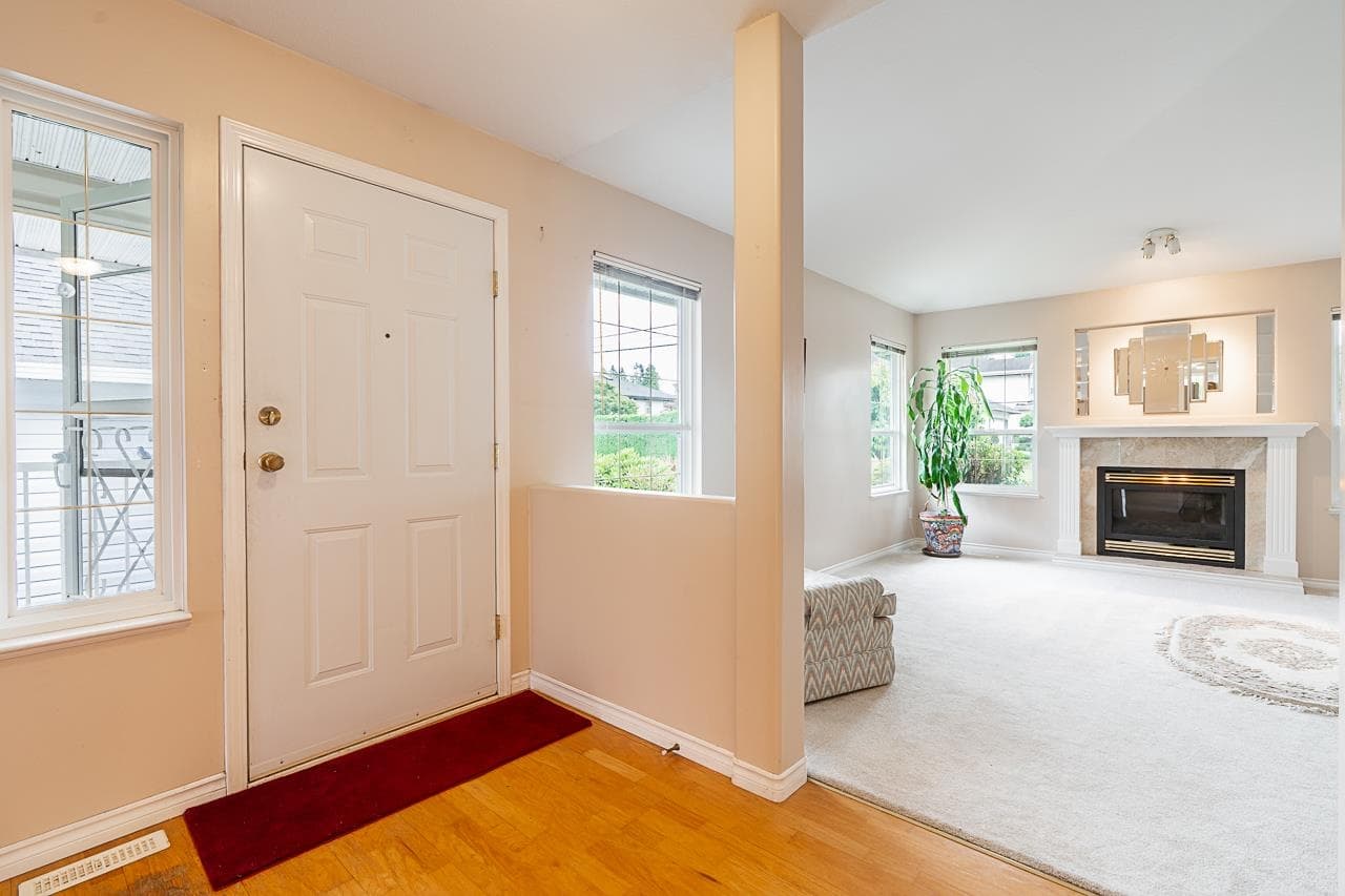 22081 124 Avenue, Maple Ridge, V2X 4J1 — photo 3