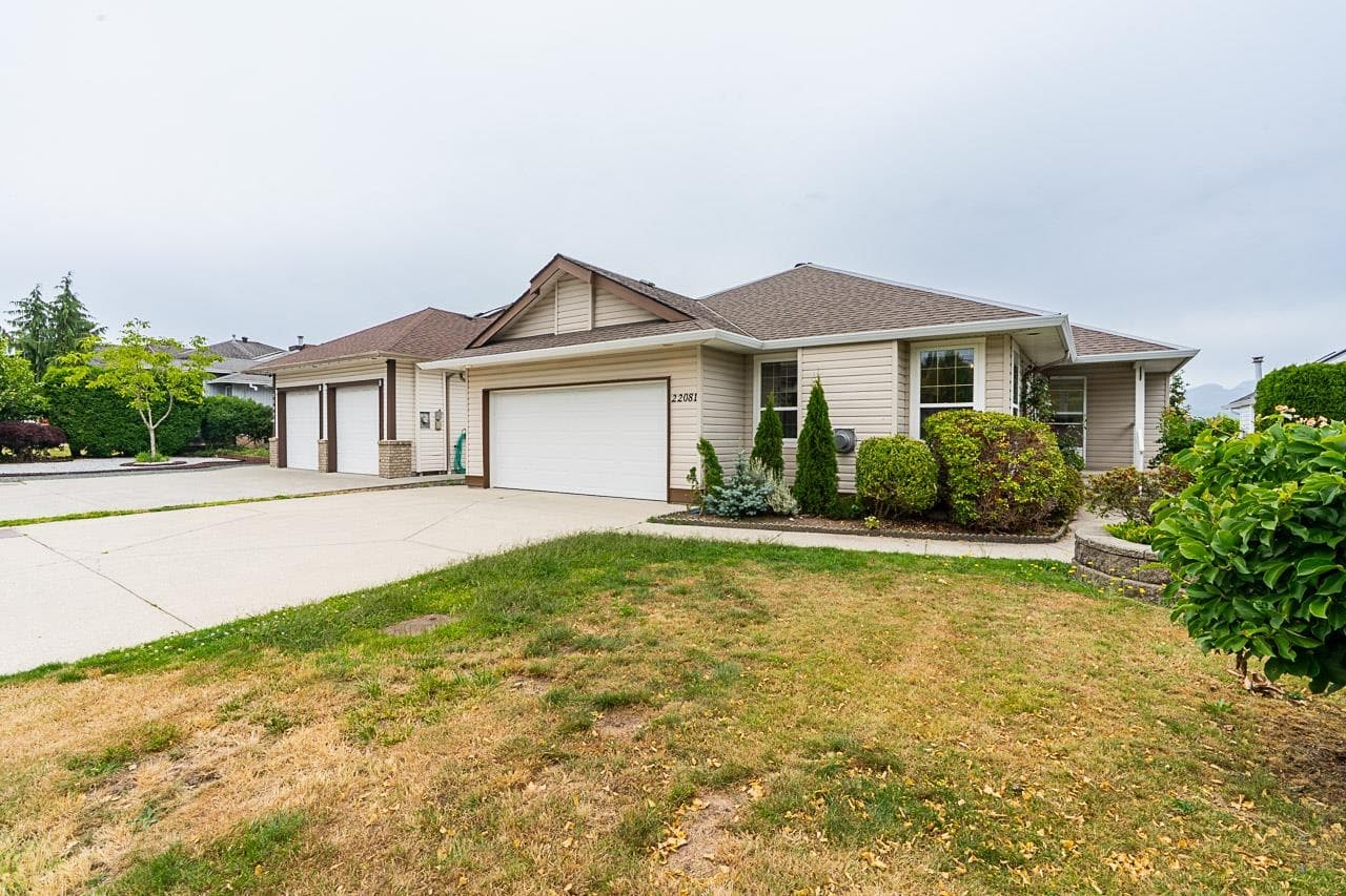 22081 124 Avenue, Maple Ridge, V2X 4J1 — photo 1
