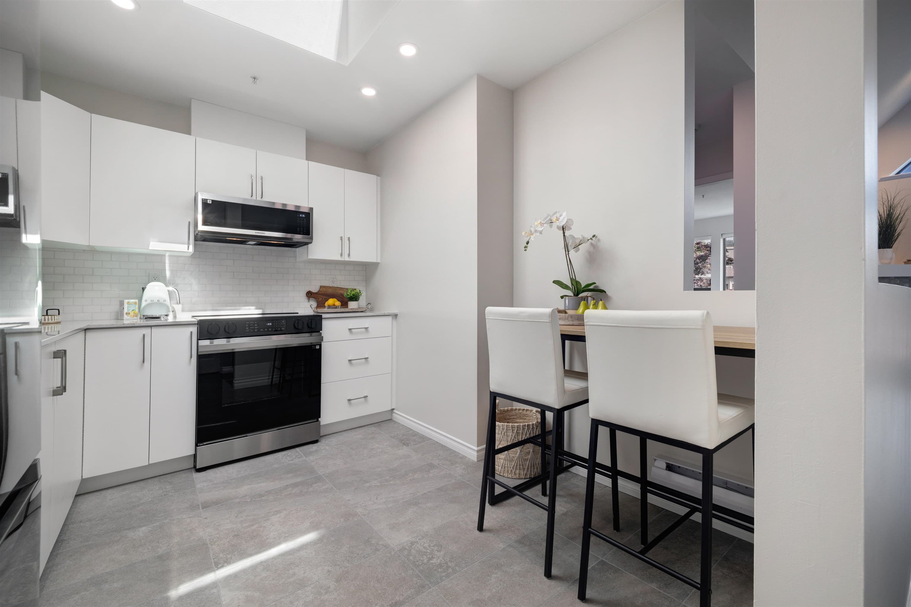 PH 413 - 175 E 10th Street, North Vancouver, V7L 4W1 — photo 5