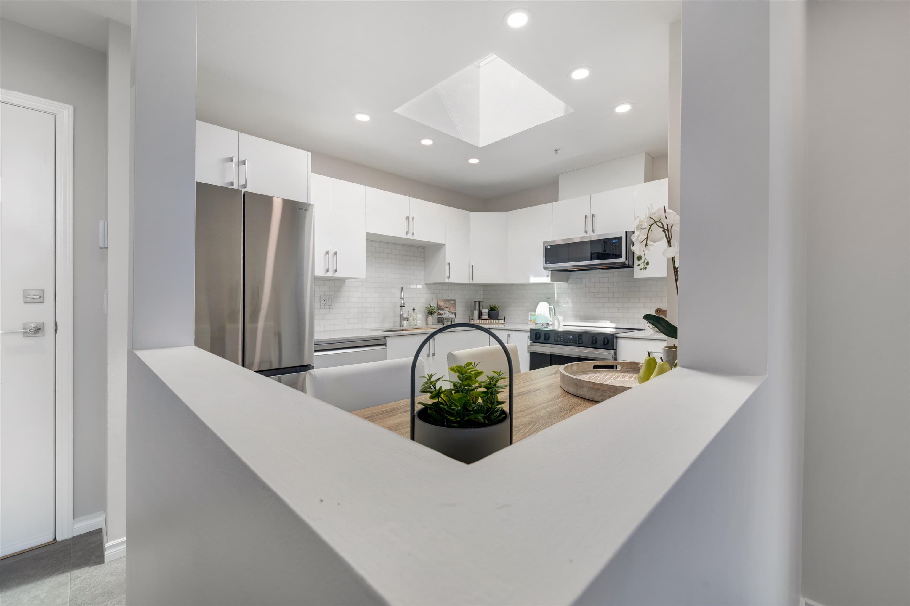 PH 413 - 175 E 10th Street, North Vancouver, V7L 4W1 — photo 4