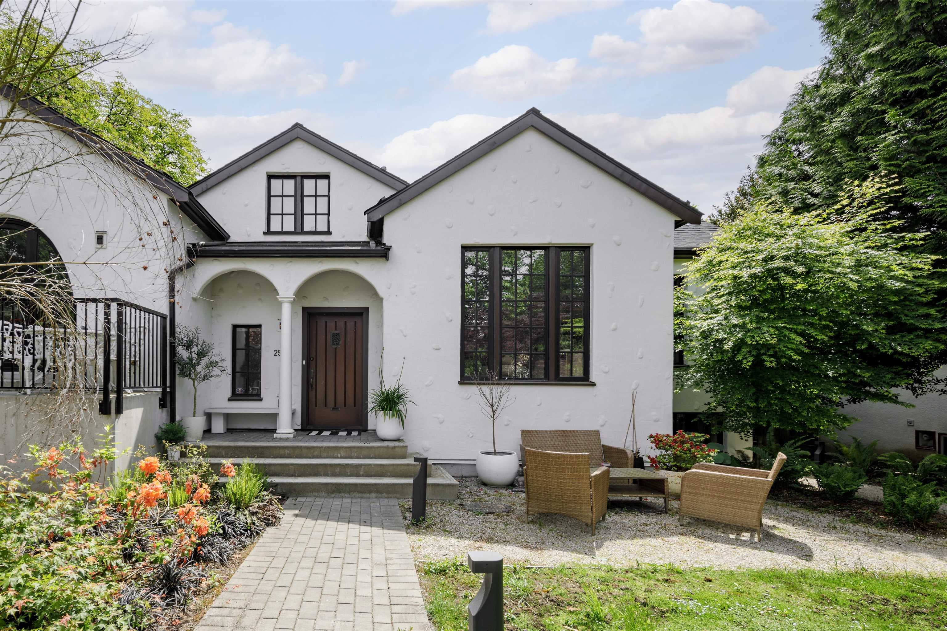 2502 W 33rd Avenue, Vancouver, V6N 2E6 — photo 1