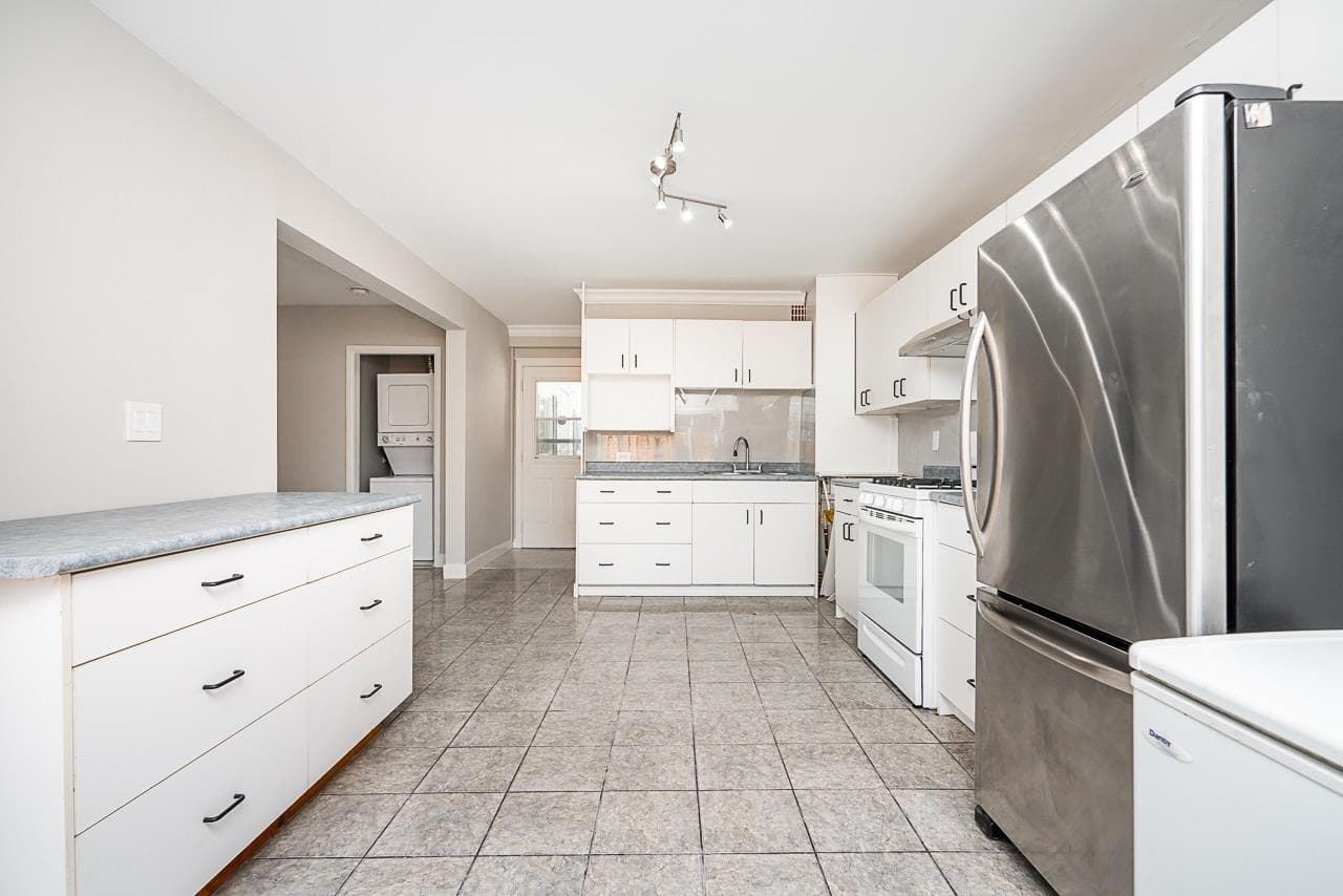 10064 127b Street, Surrey, V3V 5M3 — photo 4