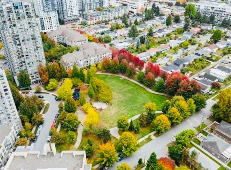 403 - 3663 Crowley Drive, Vancouver, V5R 6H4 — photo 3
