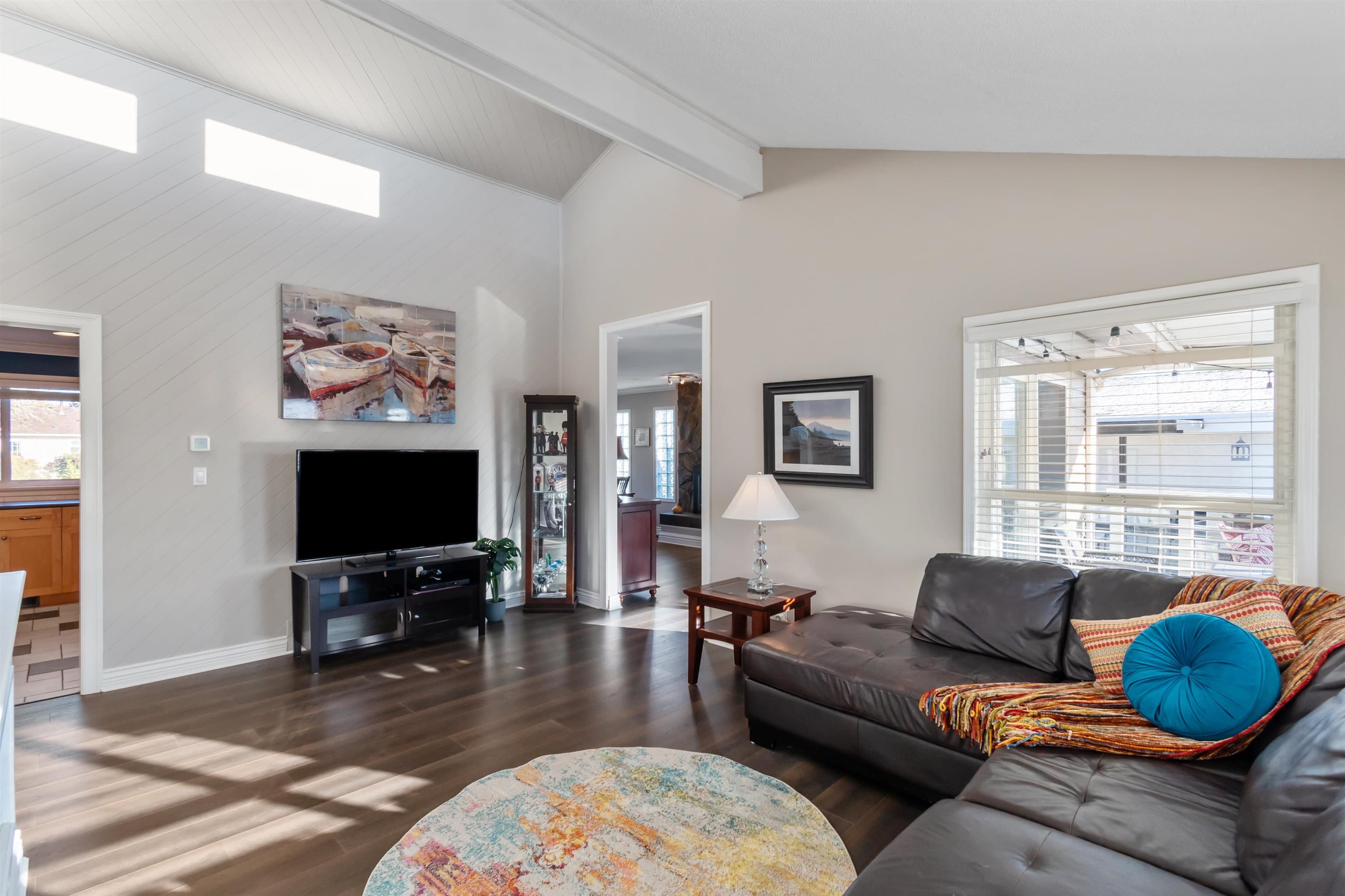 15531 Roper Avenue, White Rock, V4B 2G4 — photo 3