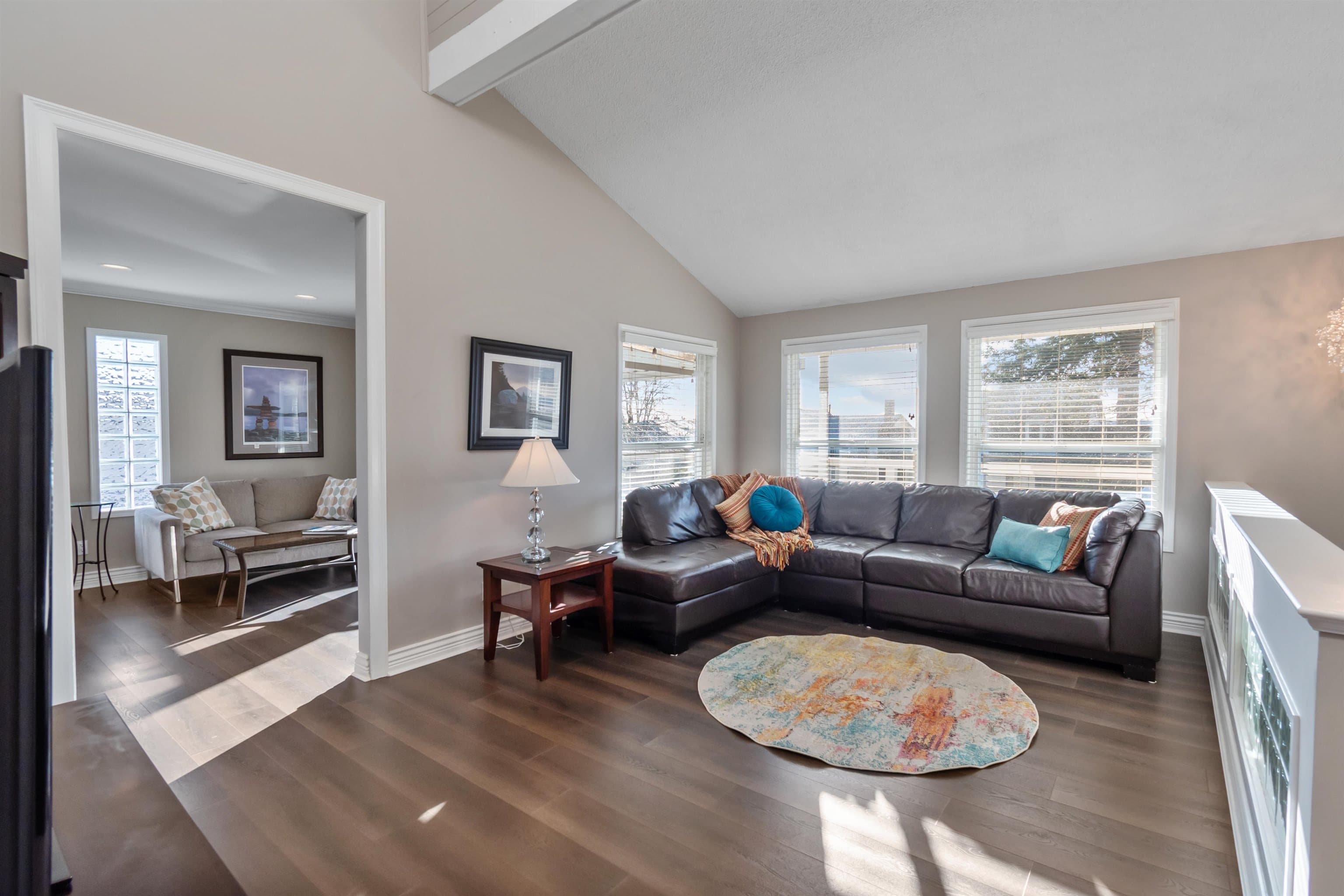 15531 Roper Avenue, White Rock, V4B 2G4 — photo 5