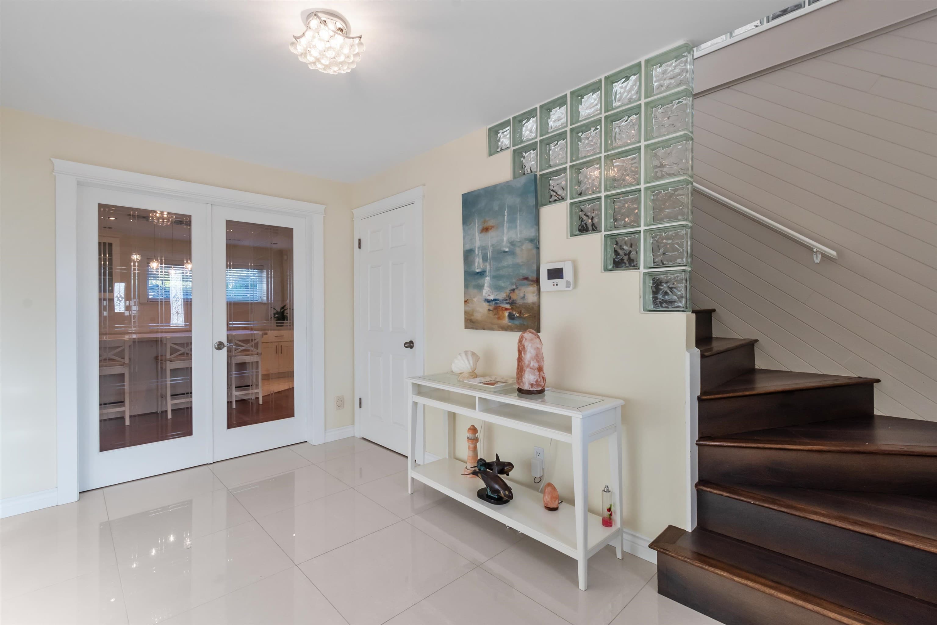 15531 Roper Avenue, White Rock, V4B 2G4 — photo 4