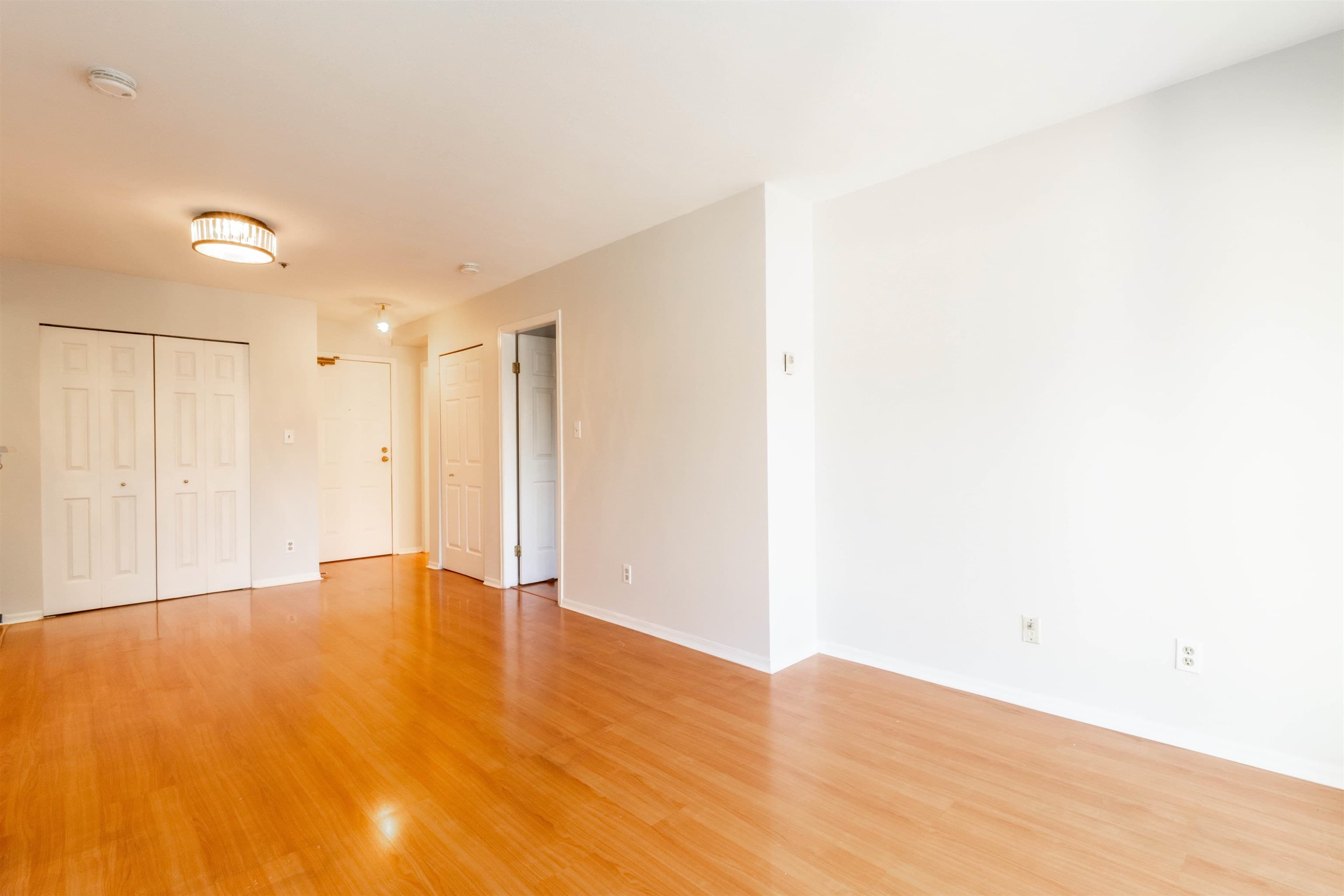 205 - 2238 Eton Street, Vancouver, V5L 1C8 — photo 4