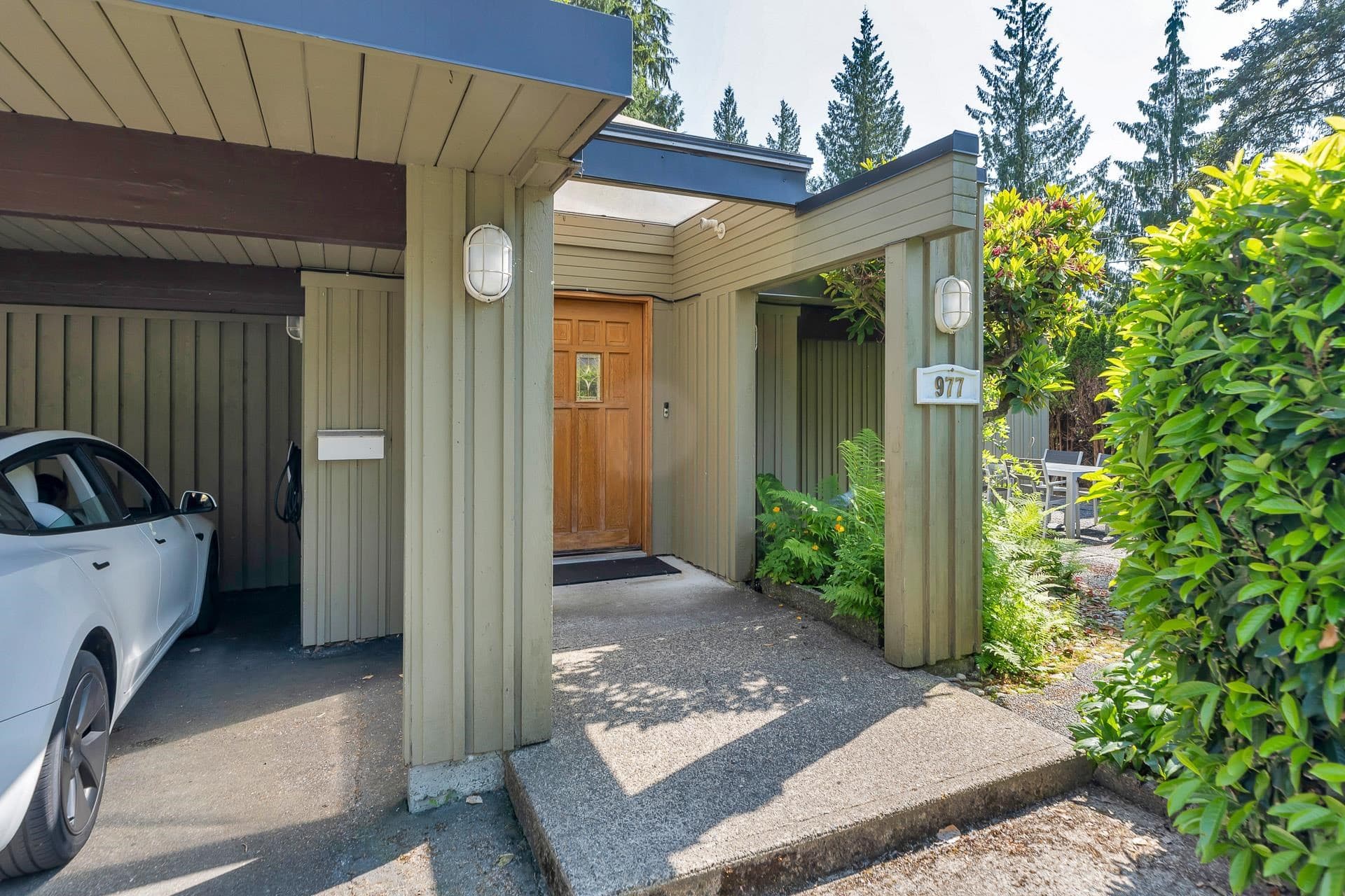 977 Belvedere Drive, North Vancouver, V7R 2C2 — photo 3