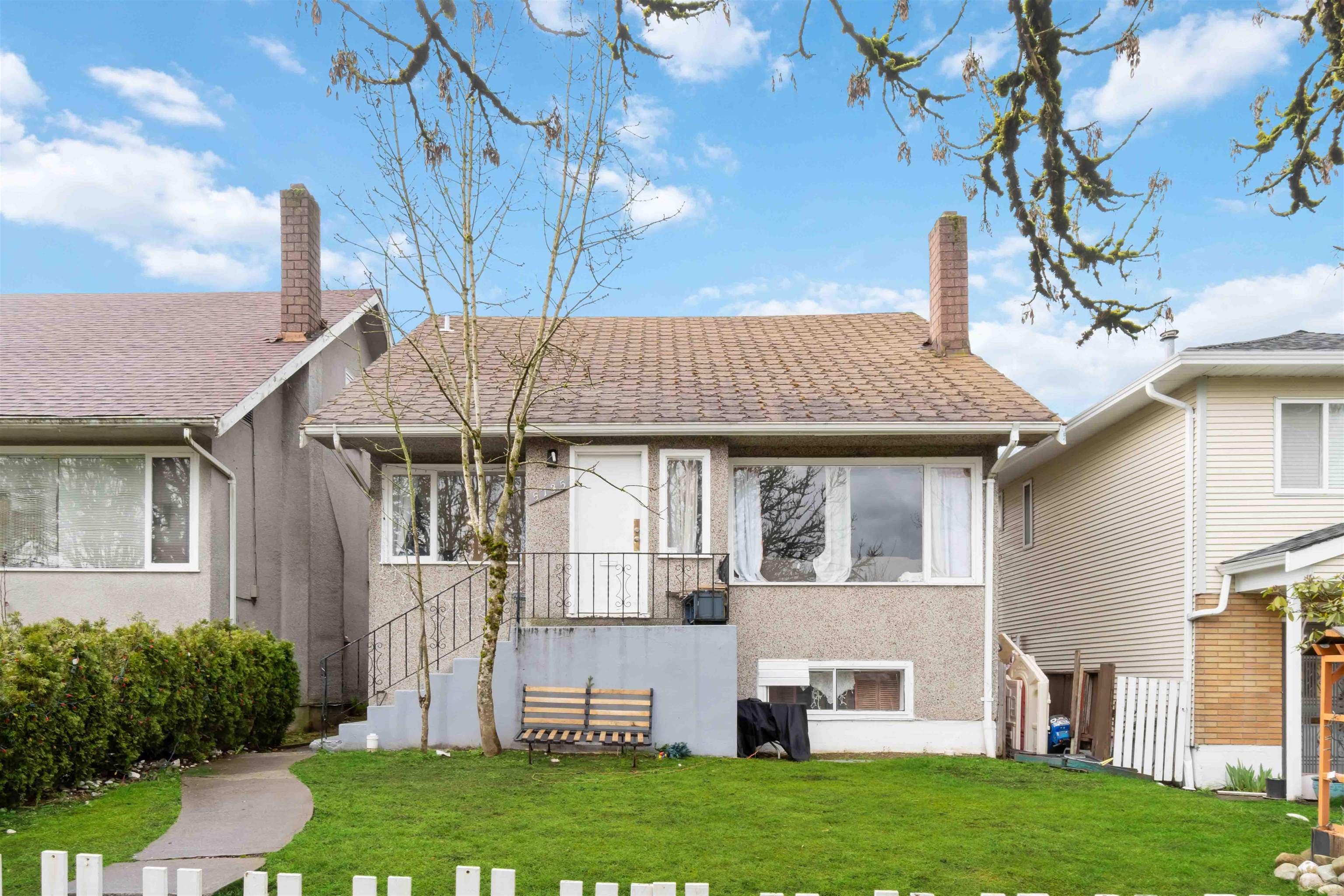 5735 Earles Street, Vancouver, V5R 3S4 — photo 1