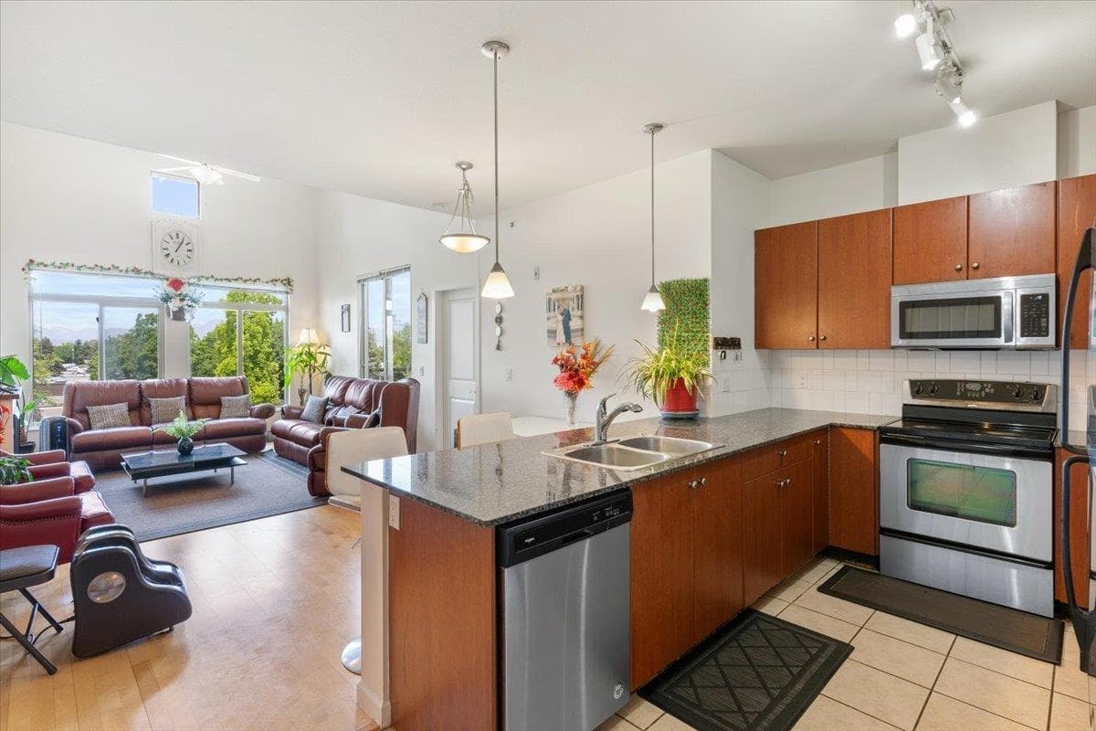 415 - 10180 153 Street, Surrey, V3R 0B5 — photo 1