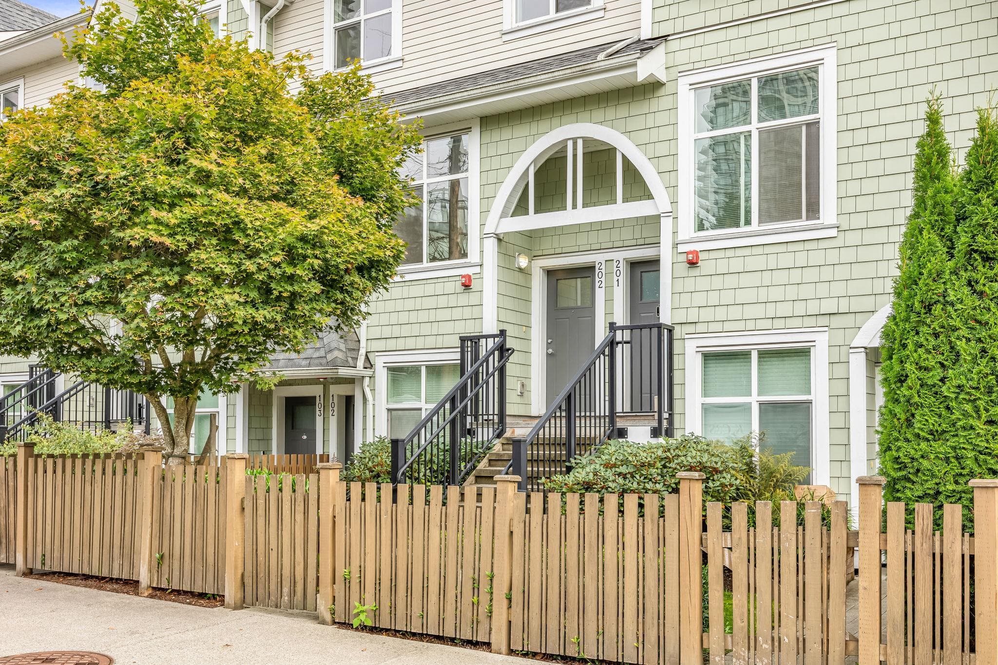 202 - 7250 18th Avenue, Burnaby, V3N 1H3 — photo 2