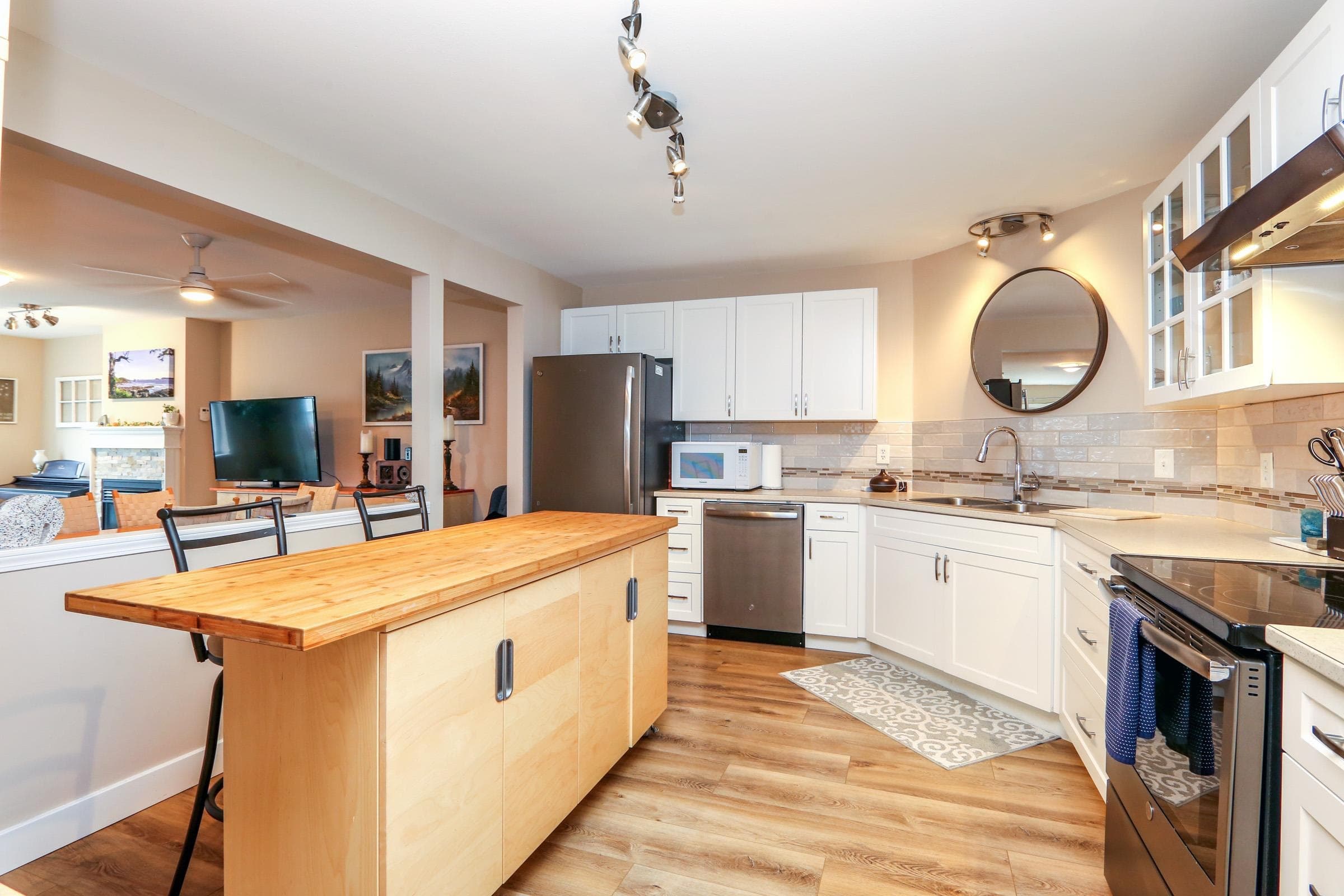 208 - 45660 Knight Road, Chilliwack, V2R 2X4 — photo 3