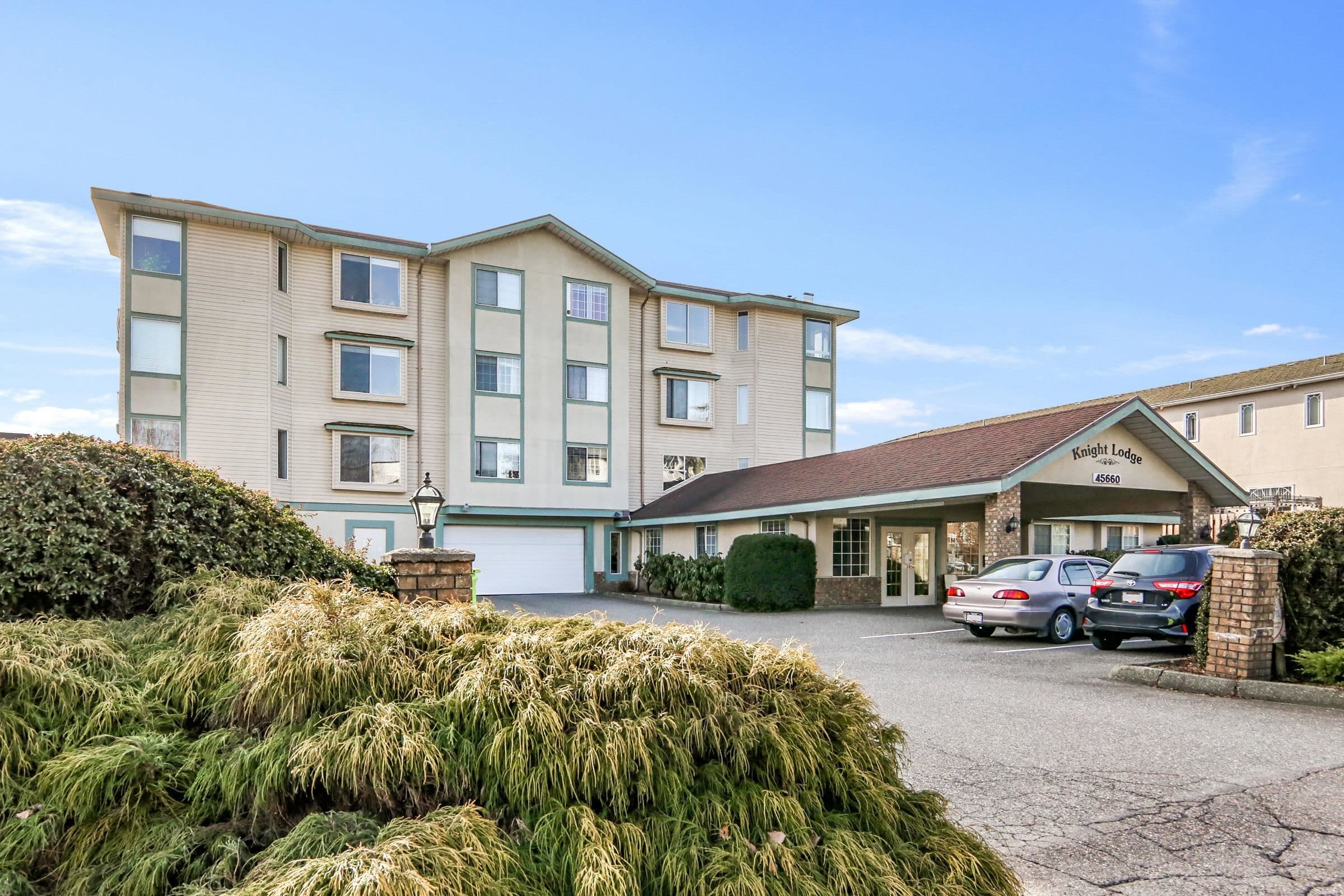 208 - 45660 Knight Road, Chilliwack, V2R 2X4 — photo 1