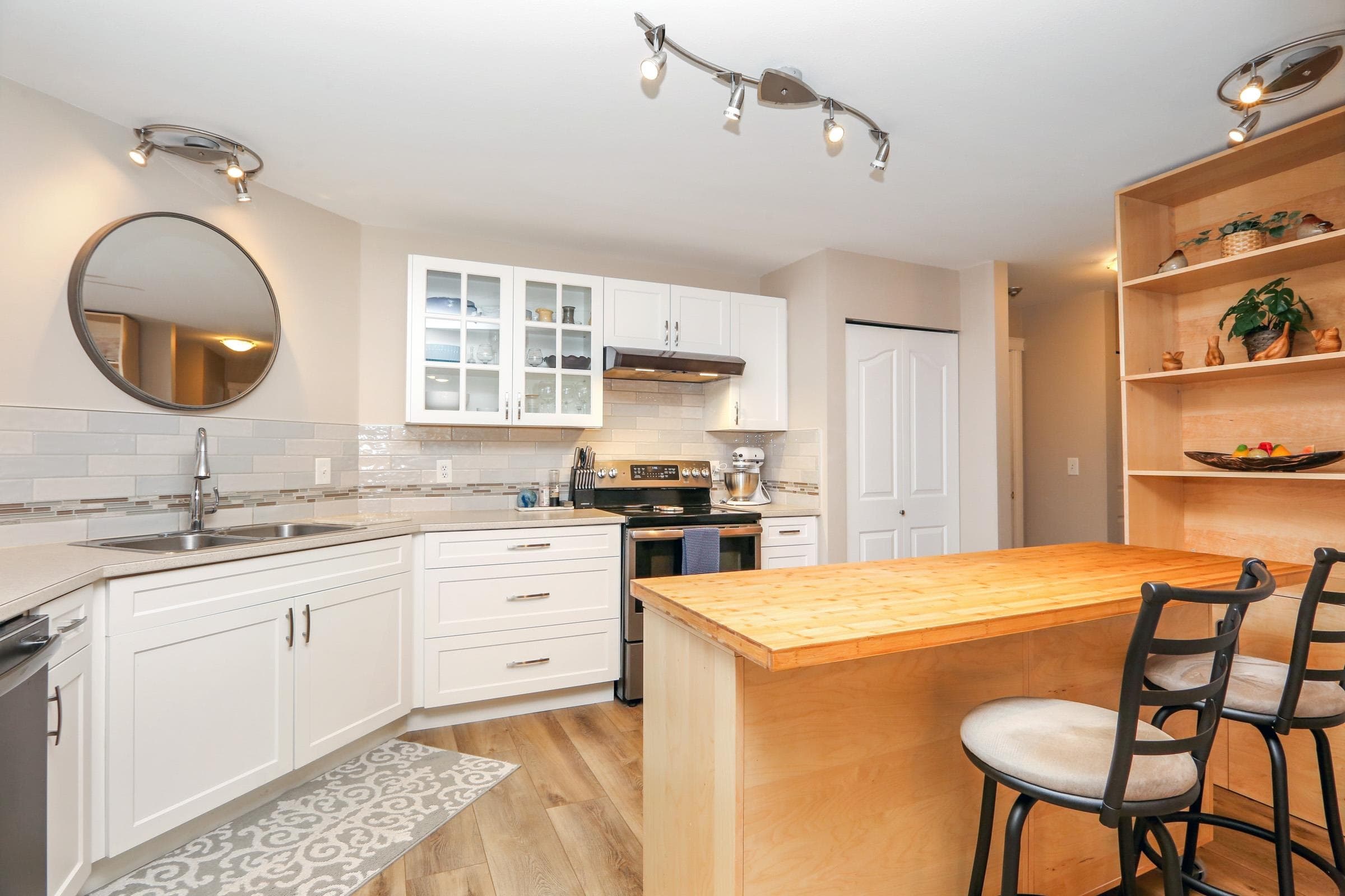 208 - 45660 Knight Road, Chilliwack, V2R 2X4 — photo 5