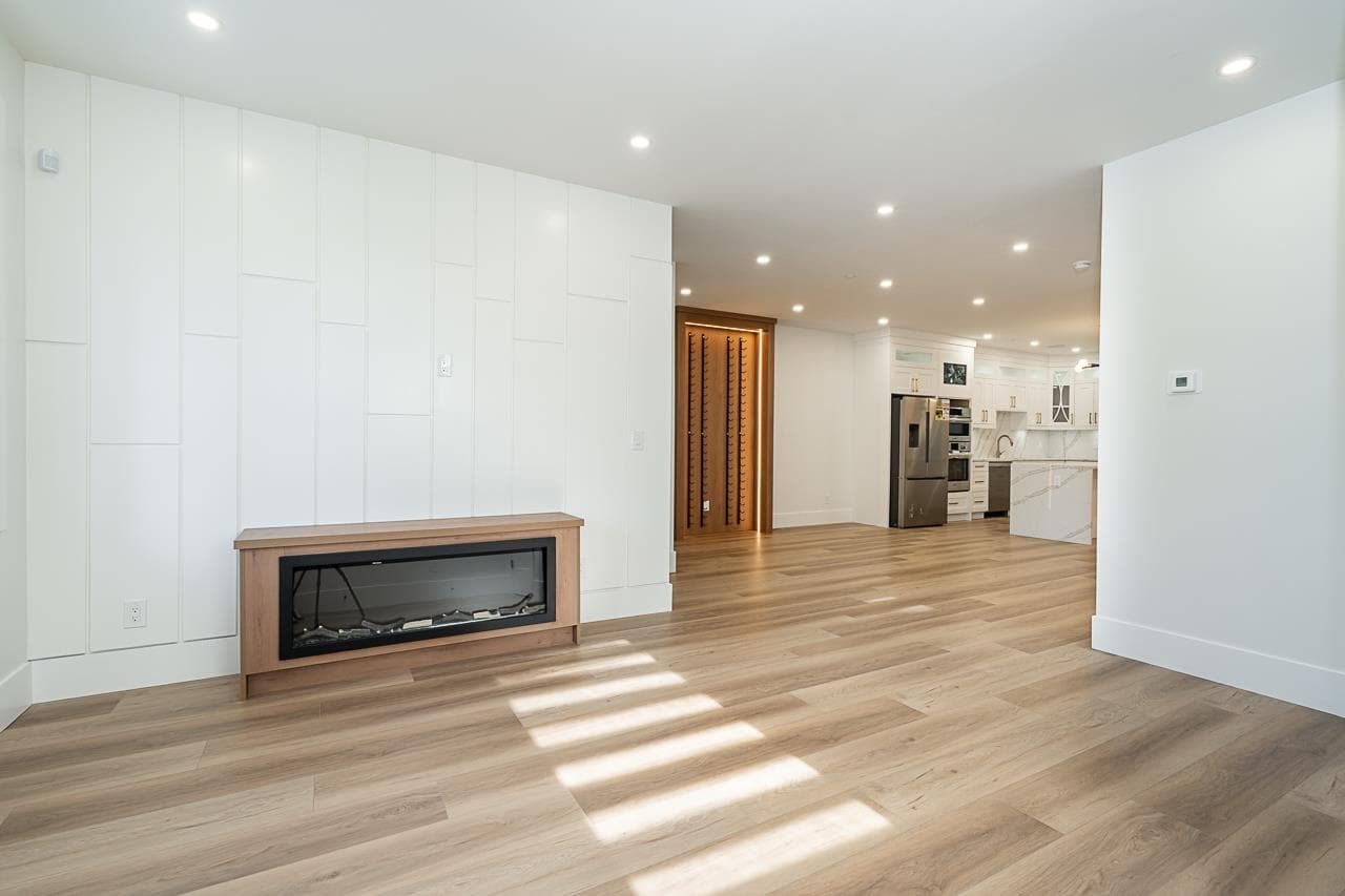 15492 Thrift Avenue, White Rock, V4B 2L9 — photo 2