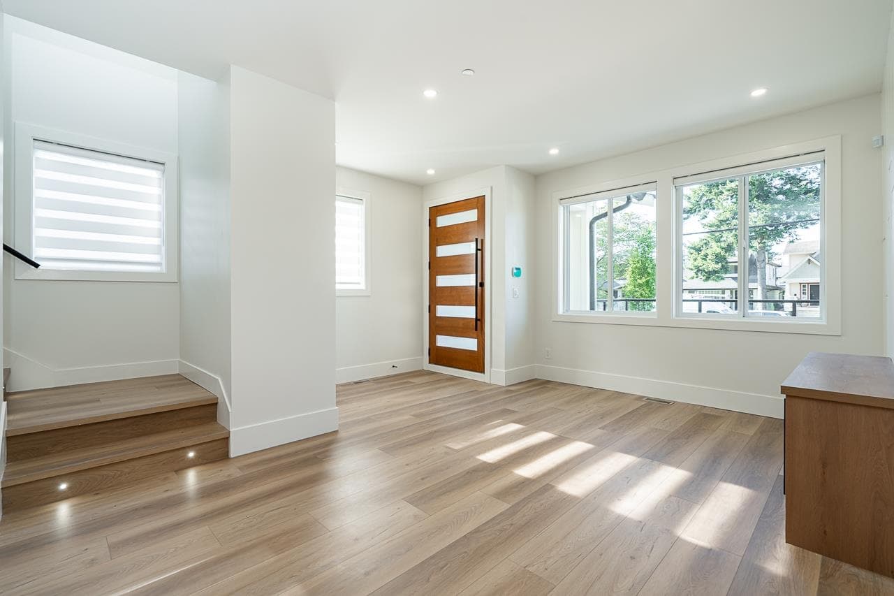 15492 Thrift Avenue, White Rock, V4B 2L9 — photo 3