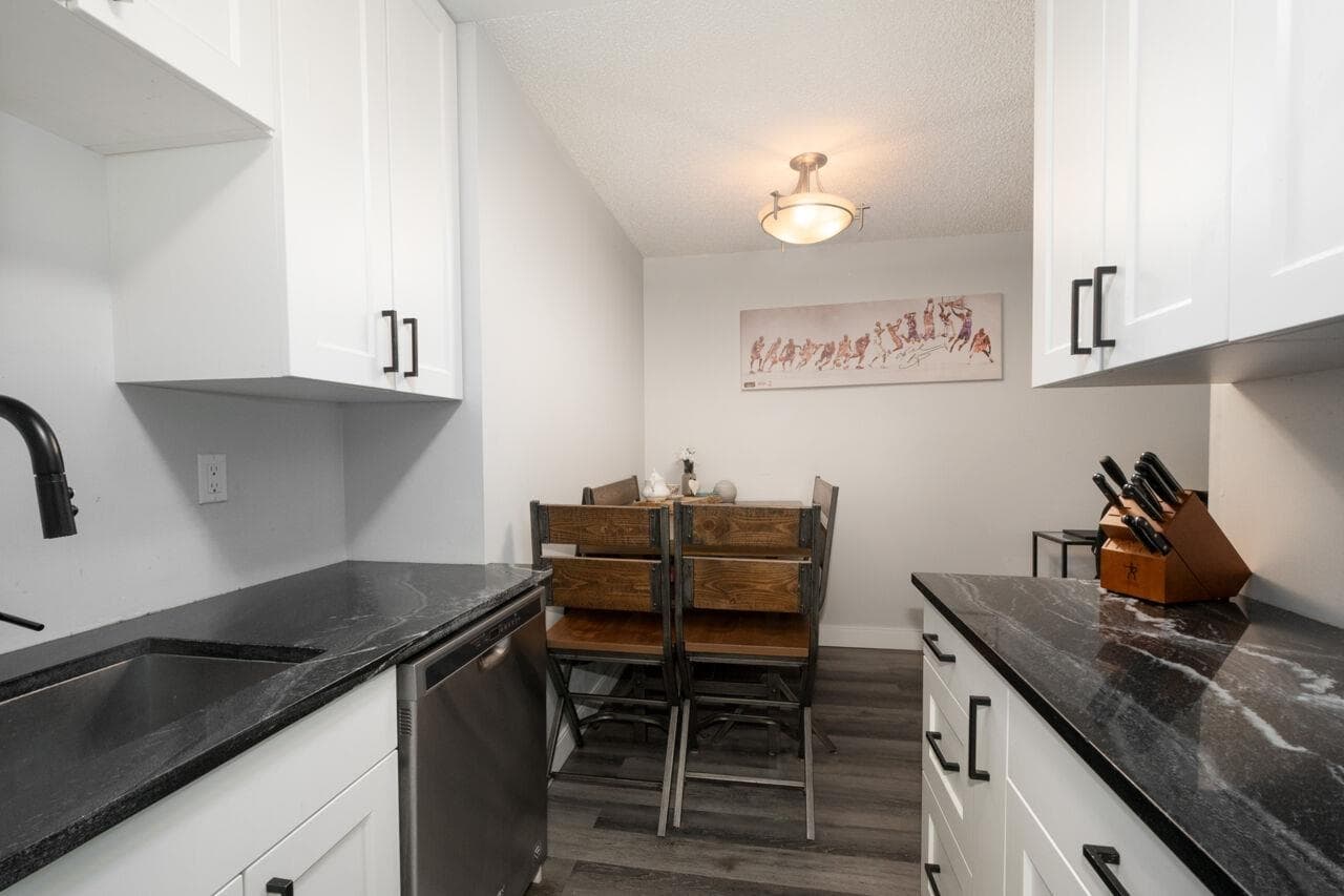 111 - 9101 Horne Street, Burnaby, V3N 4M3 — photo 2