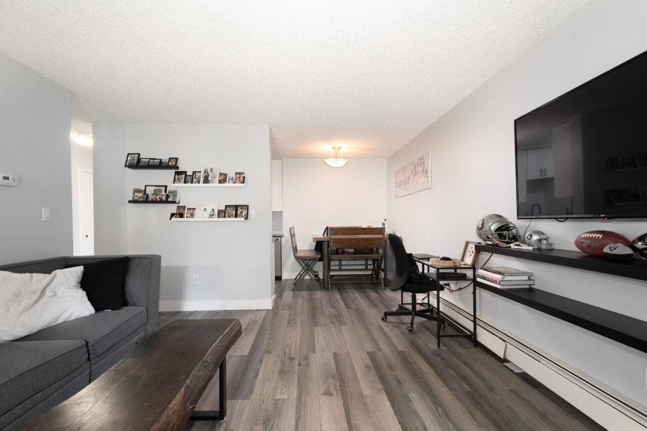 111 - 9101 Horne Street, Burnaby, V3N 4M3 — photo 4