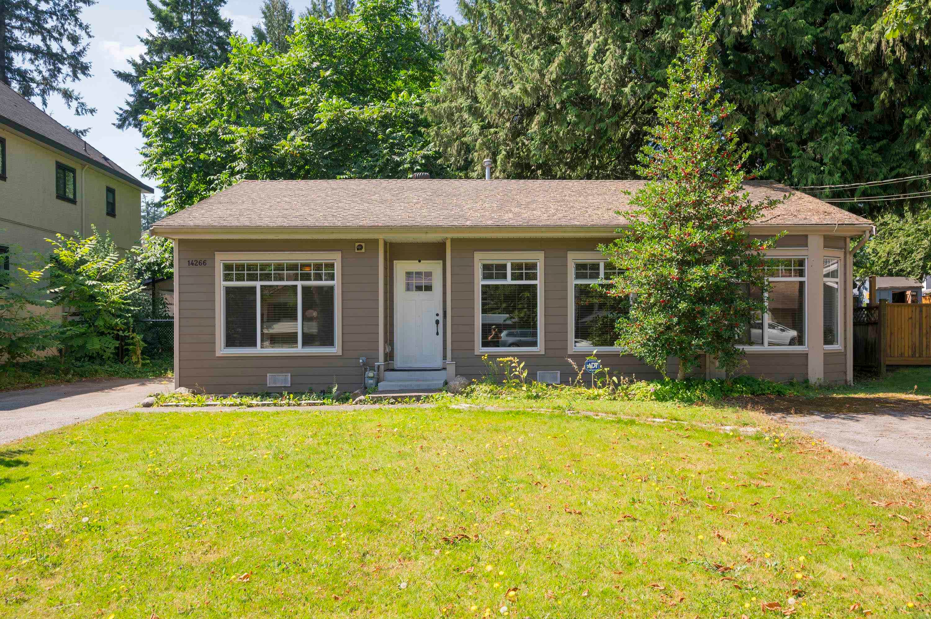 14266 Melrose Drive, Surrey, V3R 5R4 — photo 3