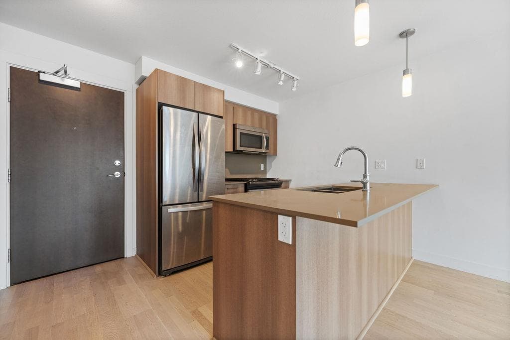 325 - 7058 14th Avenue, Burnaby, V3N 0E6 — photo 1